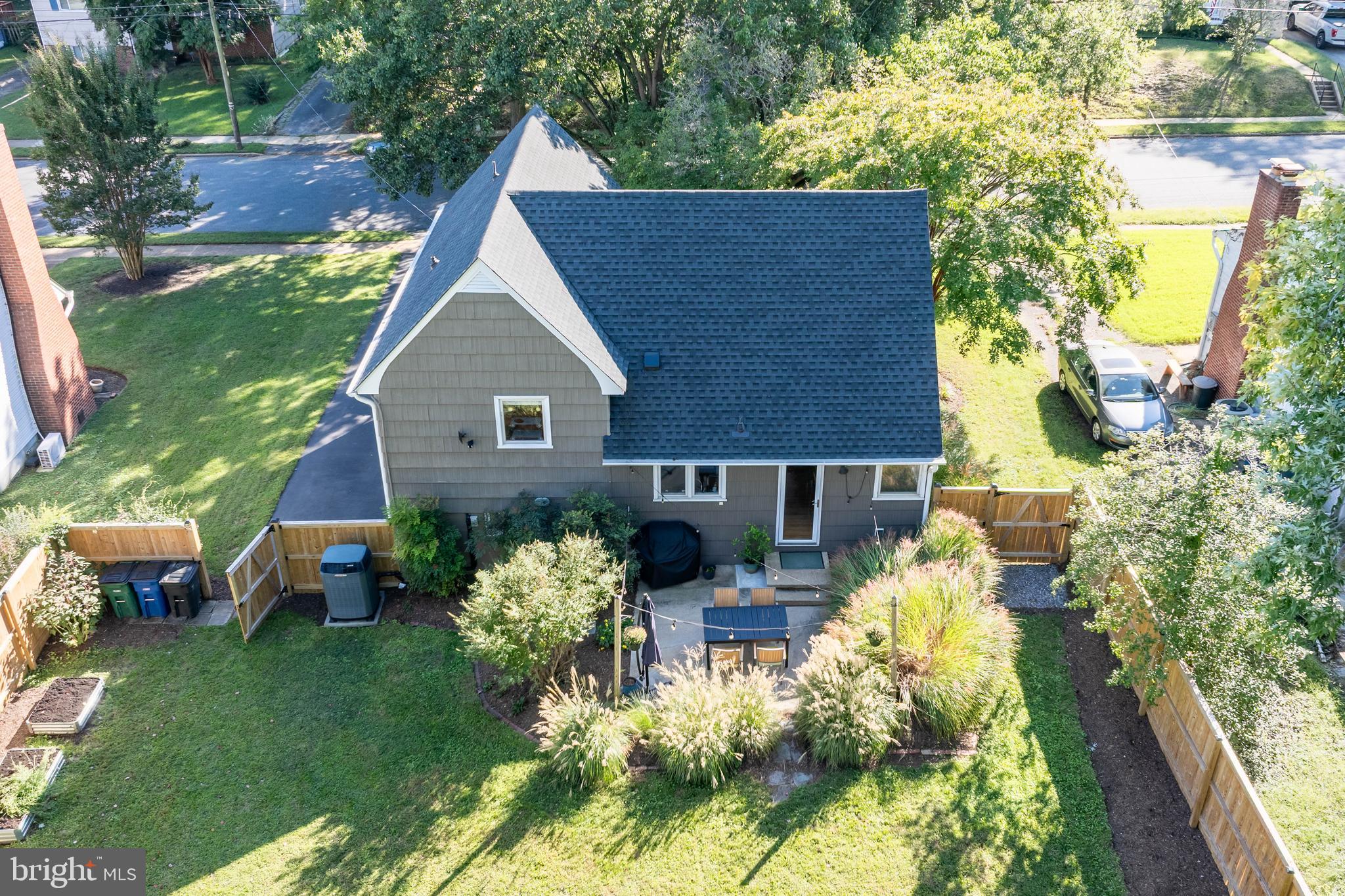 742 WARREN DRIVE