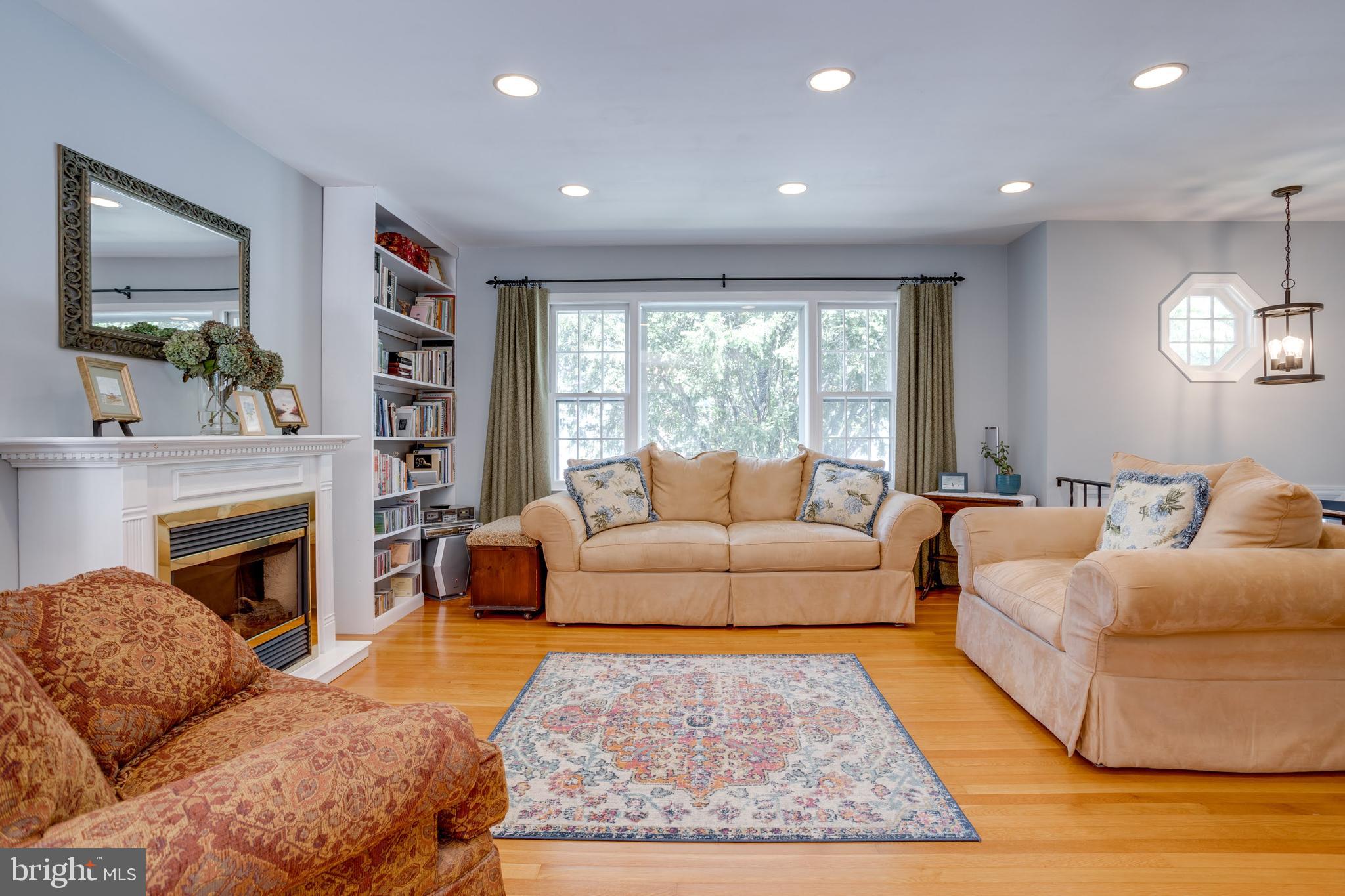 MAPLE HILL - Residential