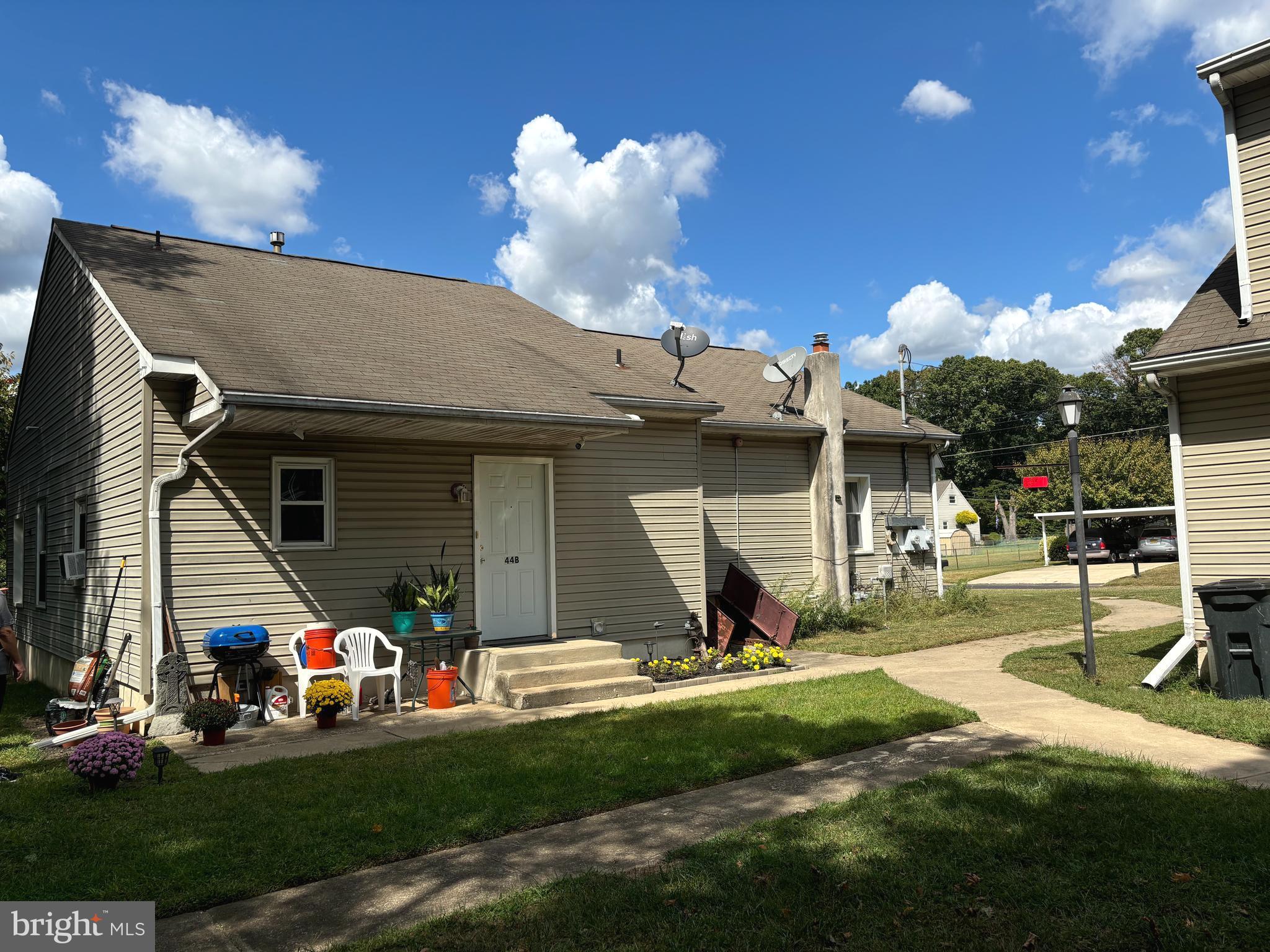 42 - 44 E OAK AVENUE