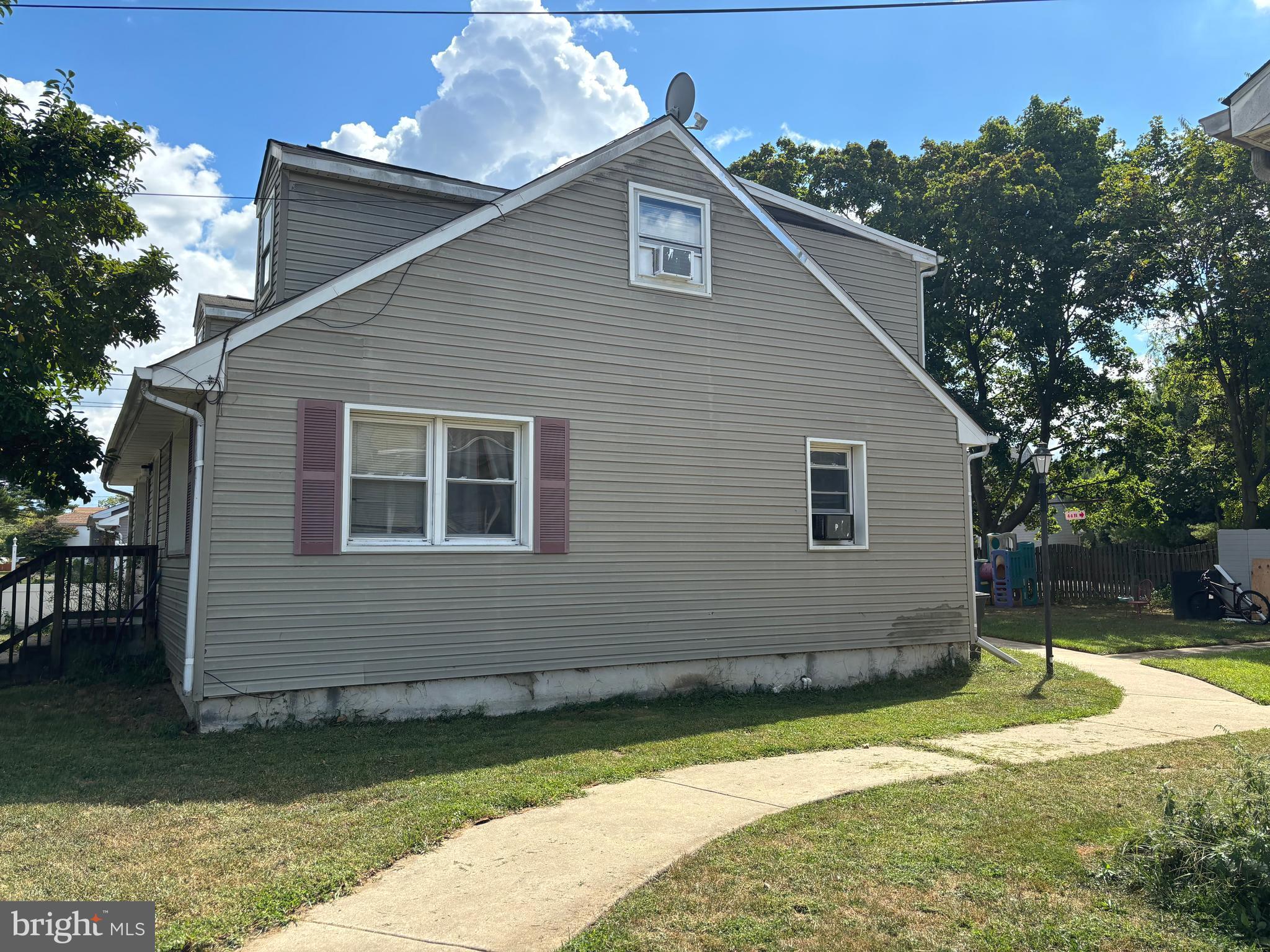 42 - 44 E OAK AVENUE