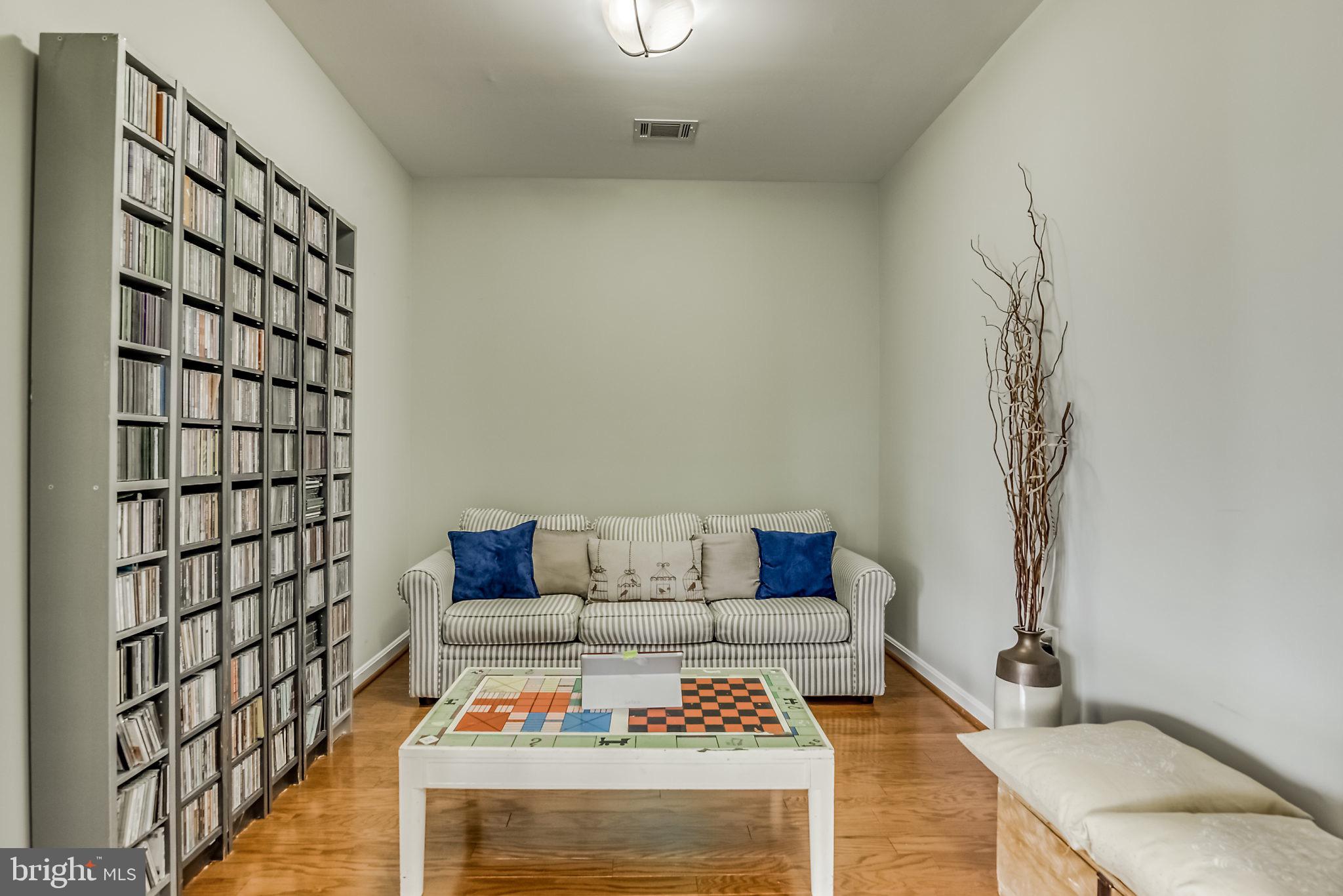 POTOMAC POINTE CONDOMINI - Residential Lease