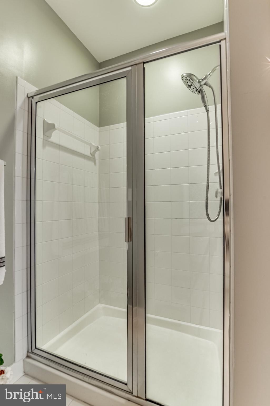 POTOMAC POINTE CONDOMINI - Residential Lease