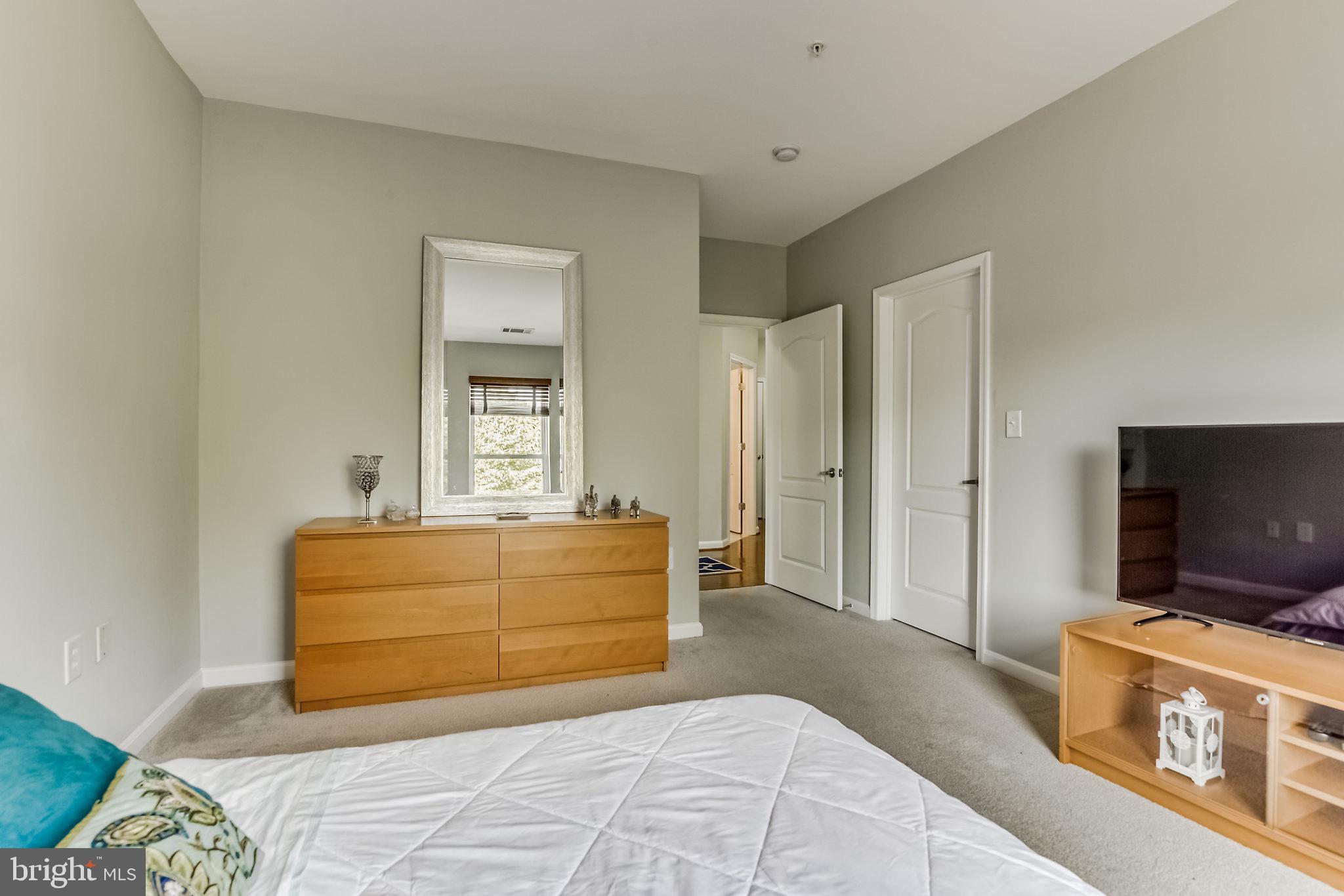 POTOMAC POINTE CONDOMINI - Residential Lease