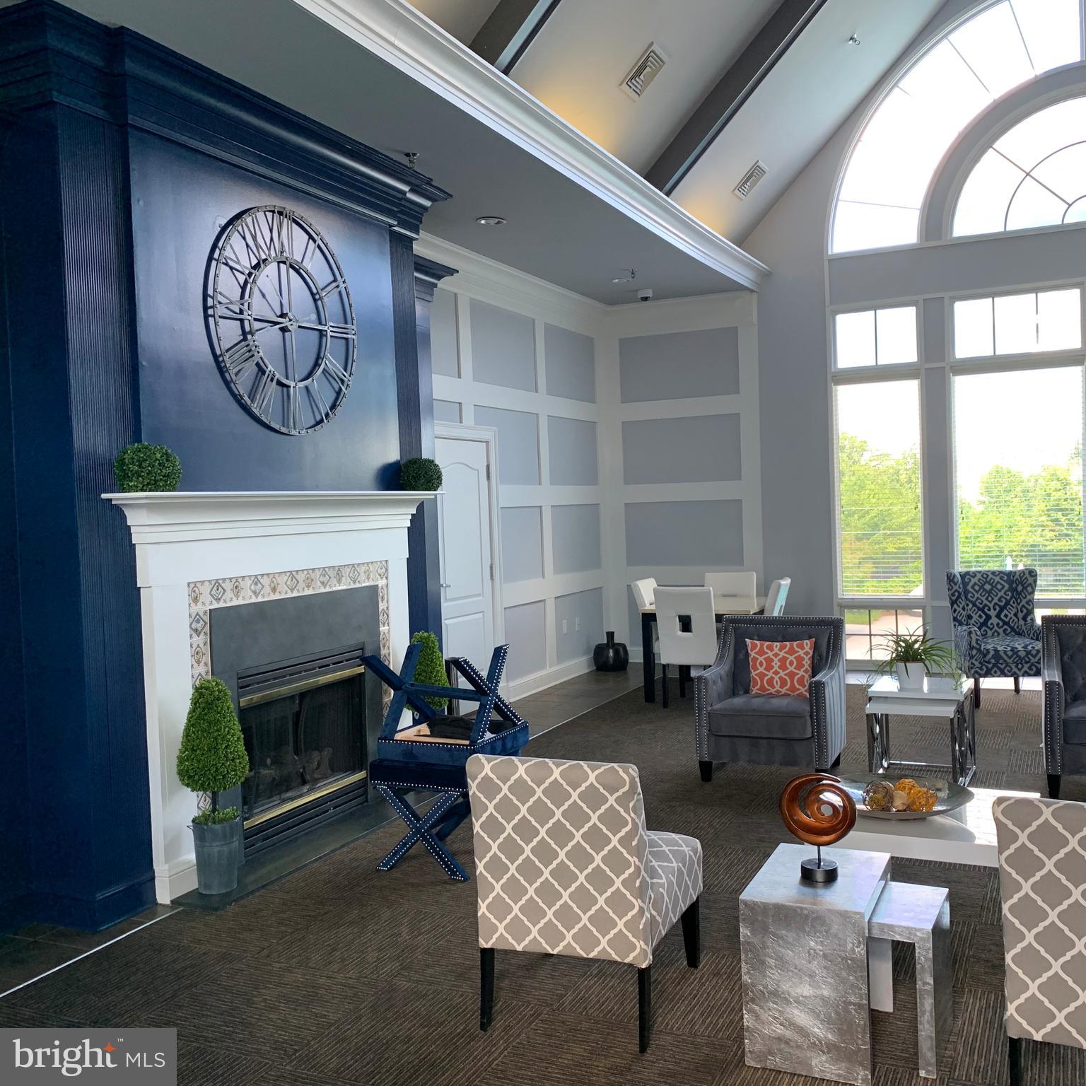 POTOMAC POINTE CONDOMINI - Residential Lease