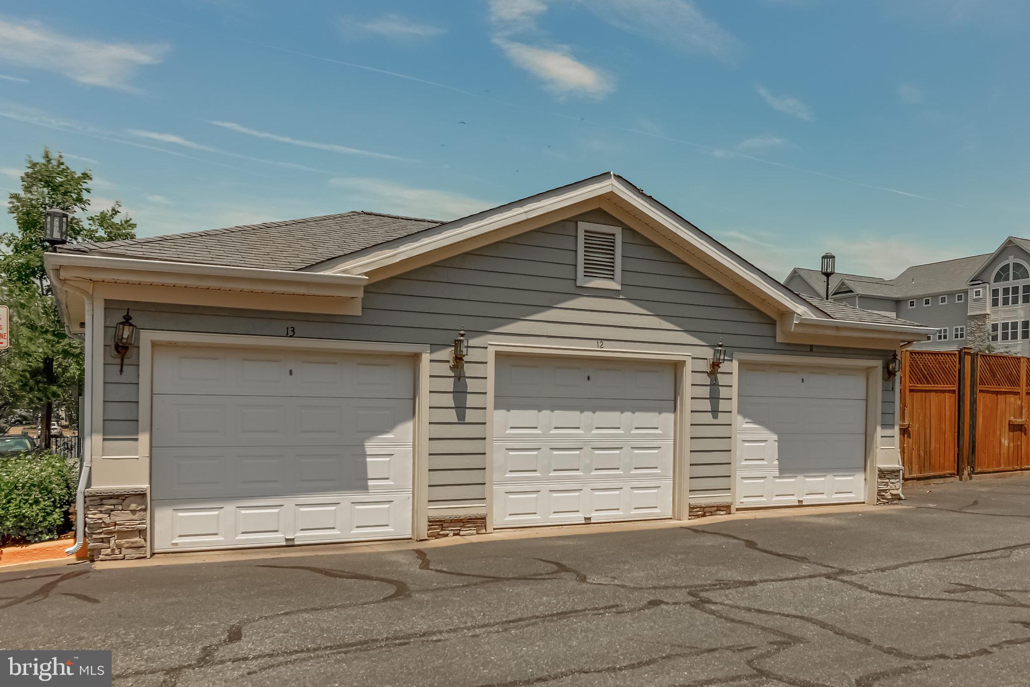 POTOMAC POINTE CONDOMINI - Residential Lease