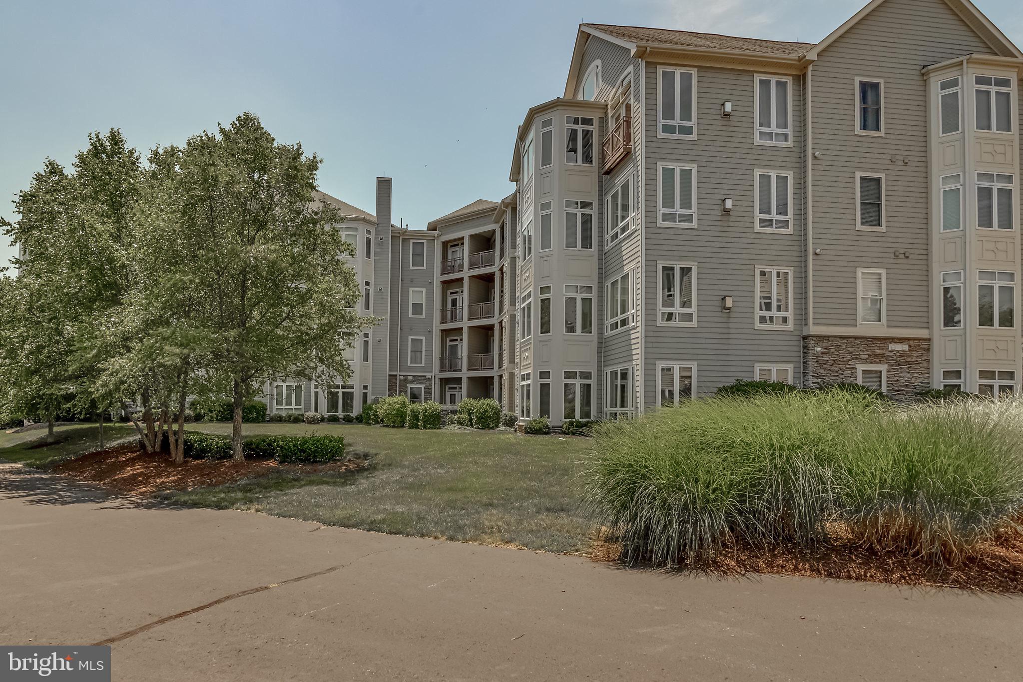 POTOMAC POINTE CONDOMINI - Residential Lease