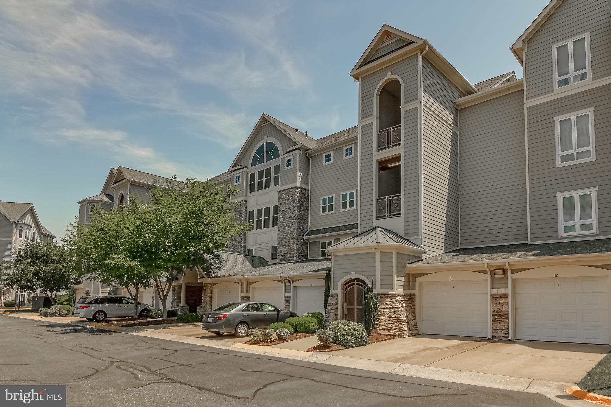 POTOMAC POINTE CONDOMINI - Residential Lease