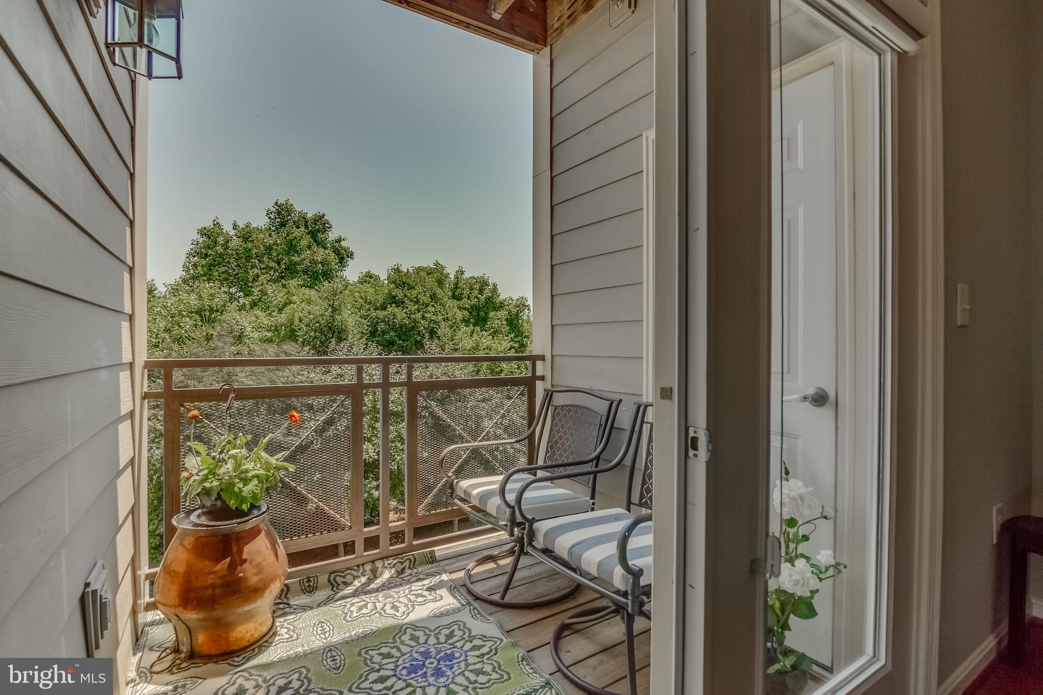 POTOMAC POINTE CONDOMINI - Residential Lease