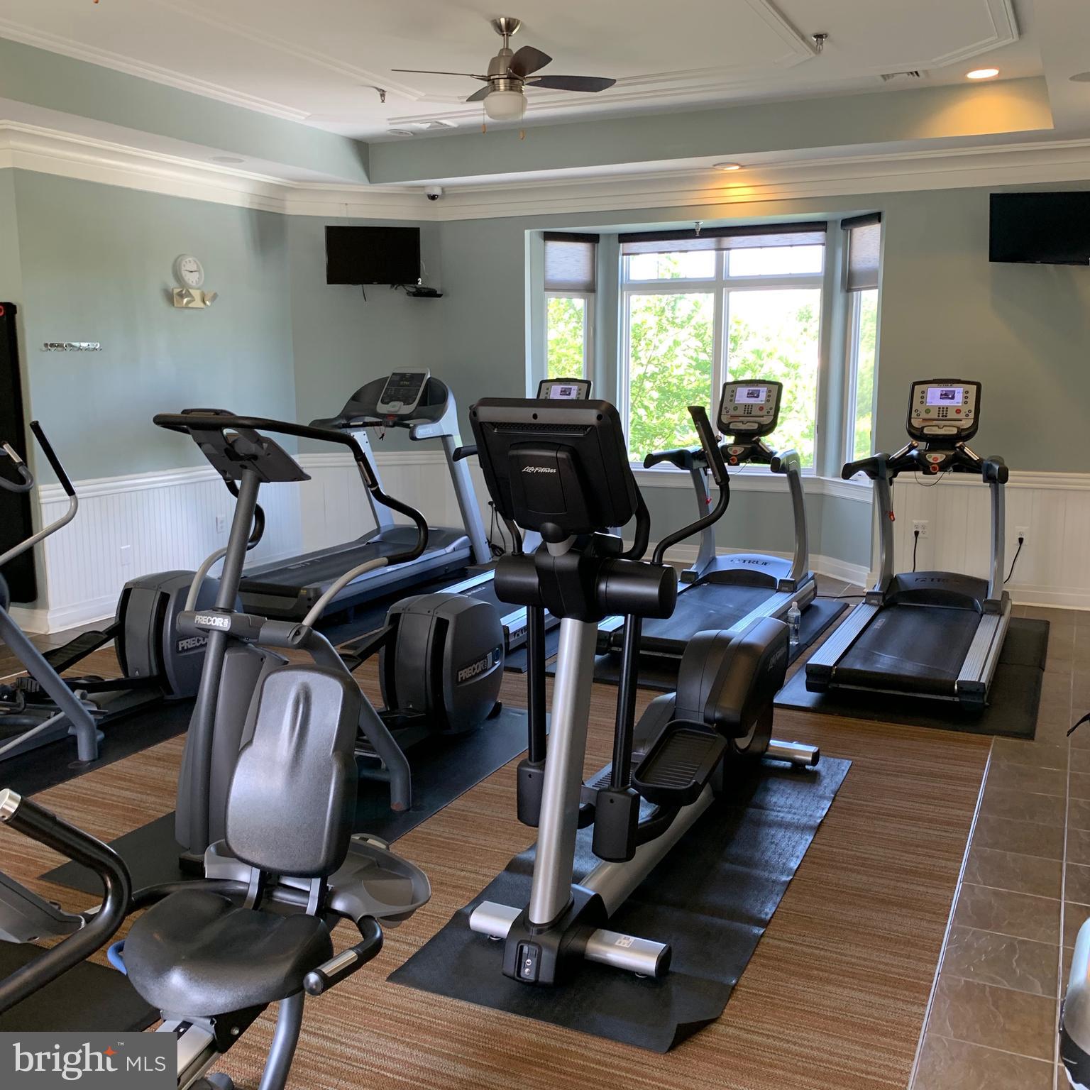 POTOMAC POINTE CONDOMINI - Residential Lease