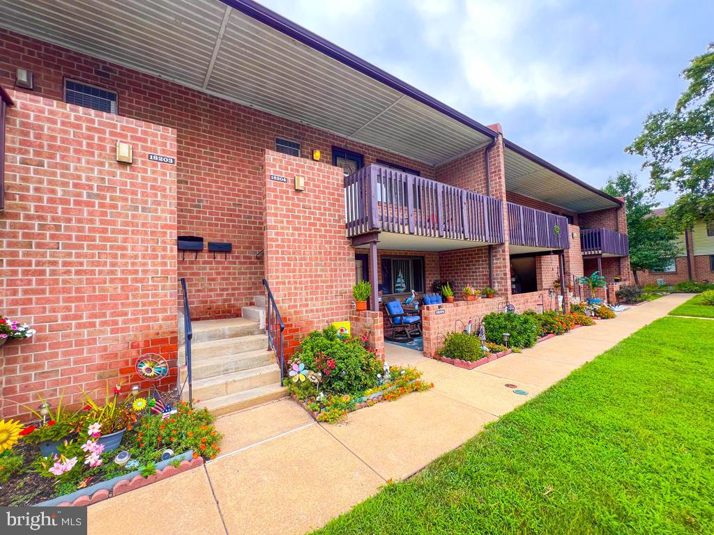 18204 DELAIRE LANDING ROAD 204