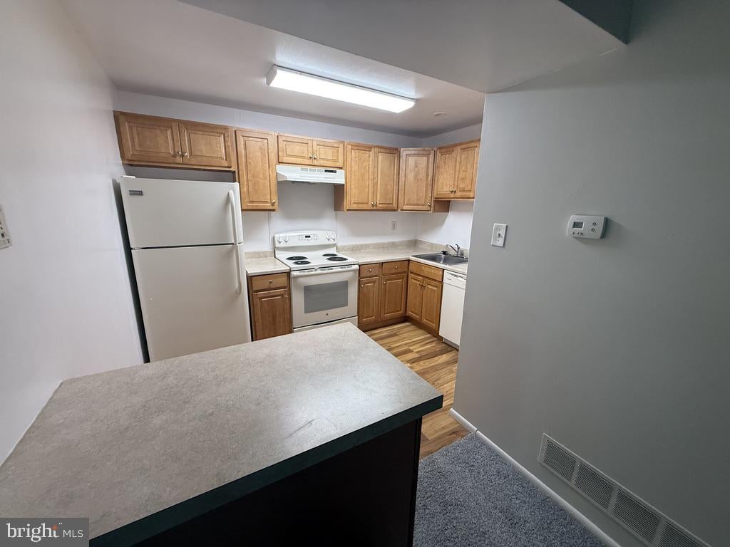 758 PUTNAM BOULEVARD B 30B