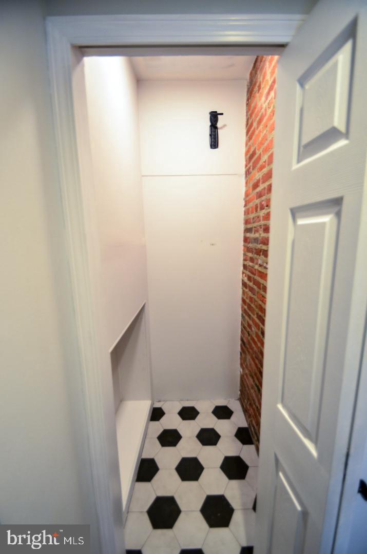 QUEEN VILLAGE - Residential Lease