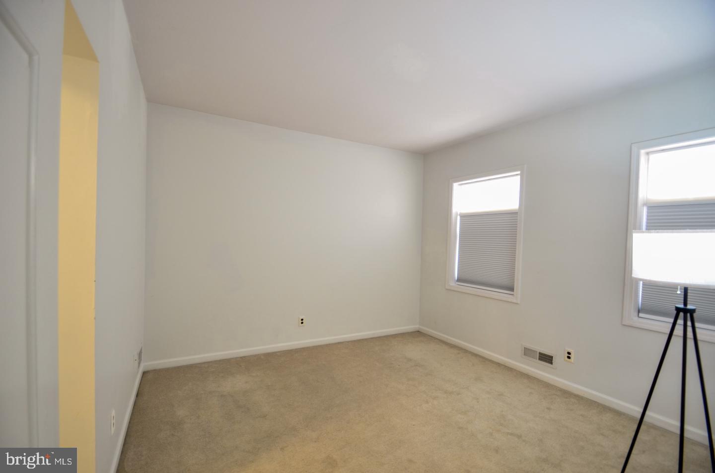 QUEEN VILLAGE - Residential Lease