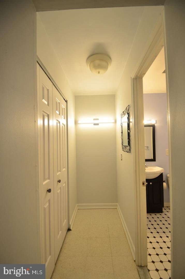 QUEEN VILLAGE - Residential Lease