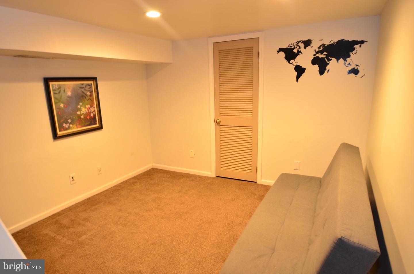 QUEEN VILLAGE - Residential Lease