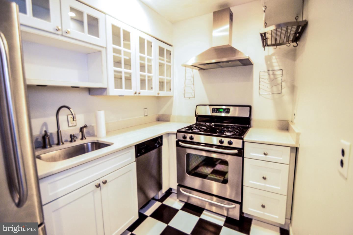 QUEEN VILLAGE - Residential Lease