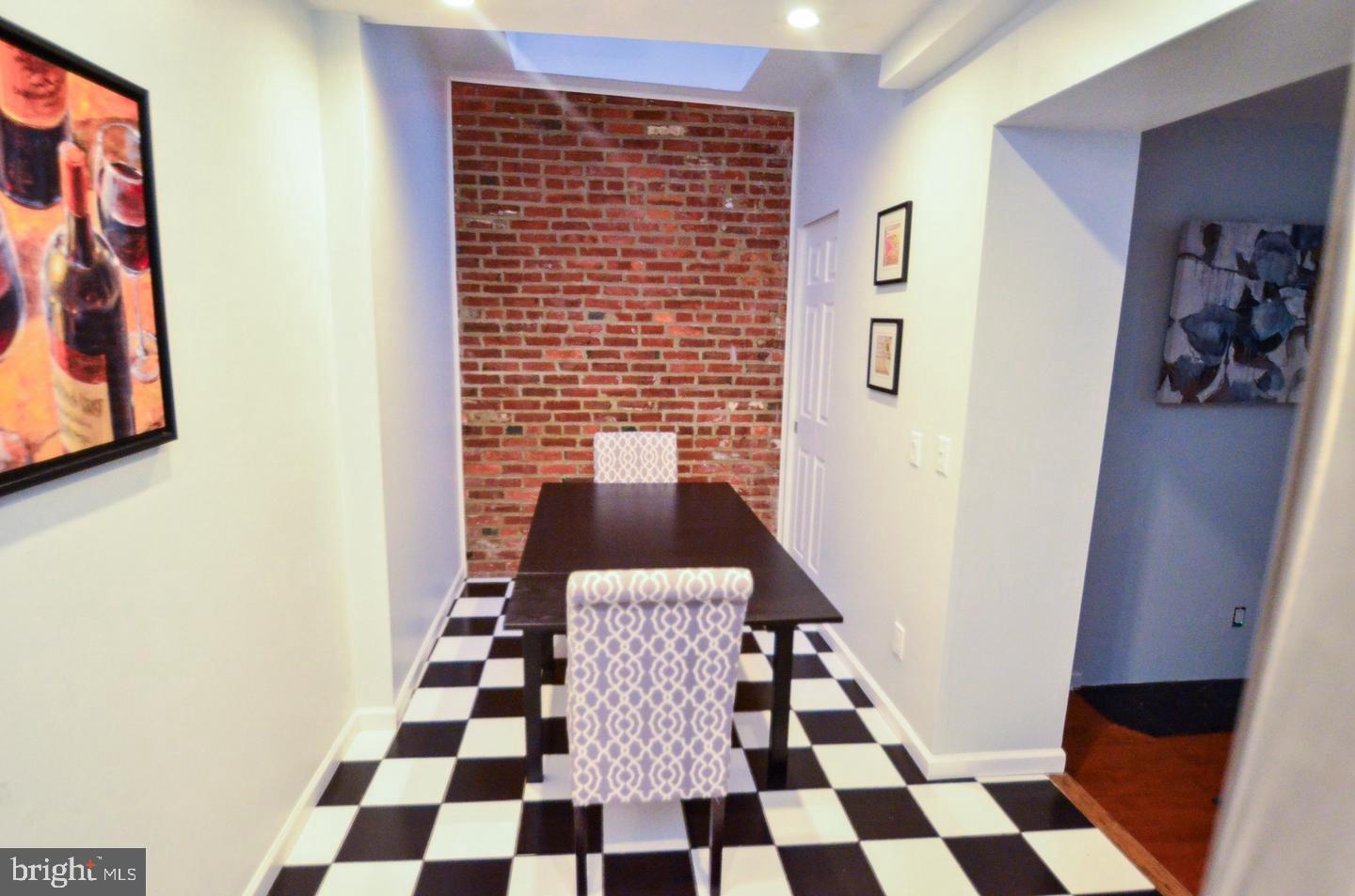 QUEEN VILLAGE - Residential Lease