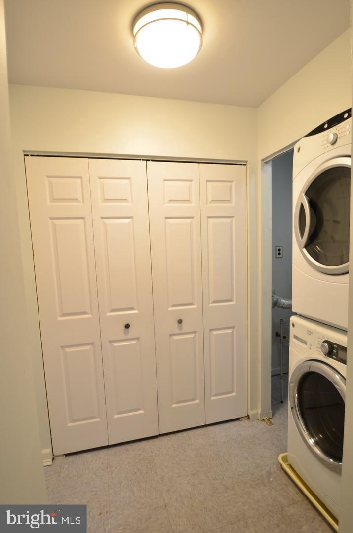 QUEEN VILLAGE - Residential Lease