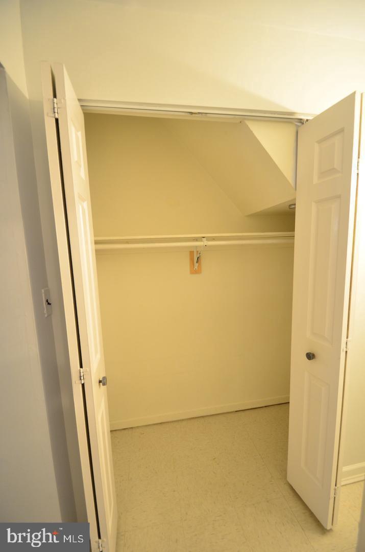 QUEEN VILLAGE - Residential Lease