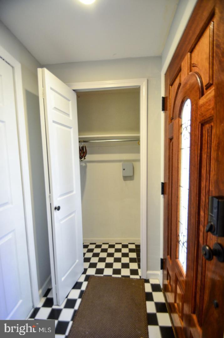 QUEEN VILLAGE - Residential Lease