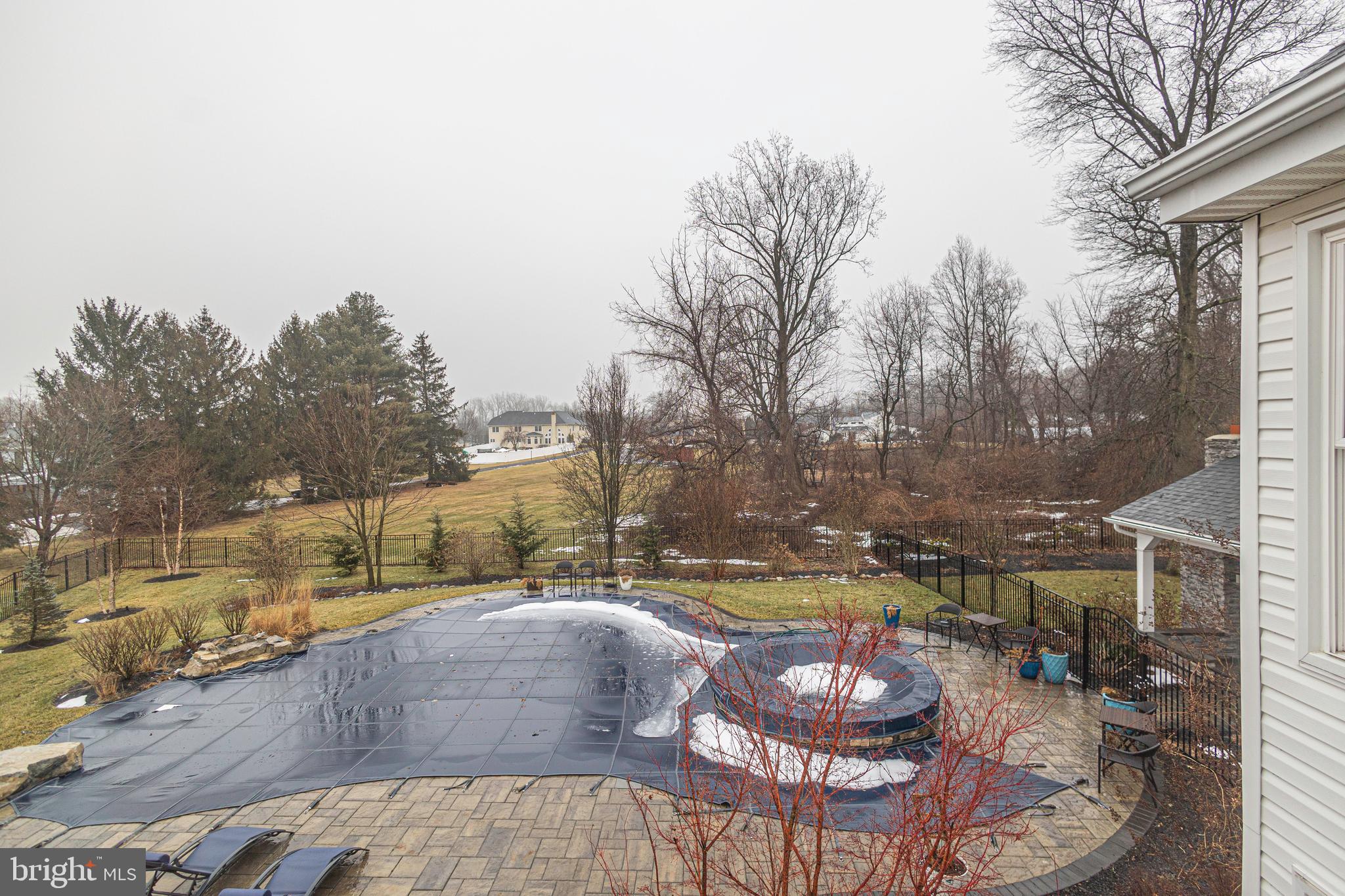 MAPLE GLEN HOLLOW - Residential