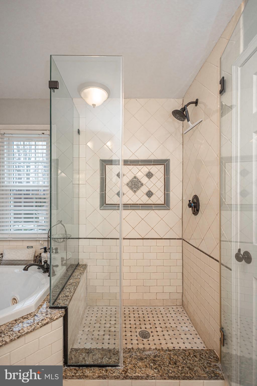 MAPLE GLEN HOLLOW - Residential