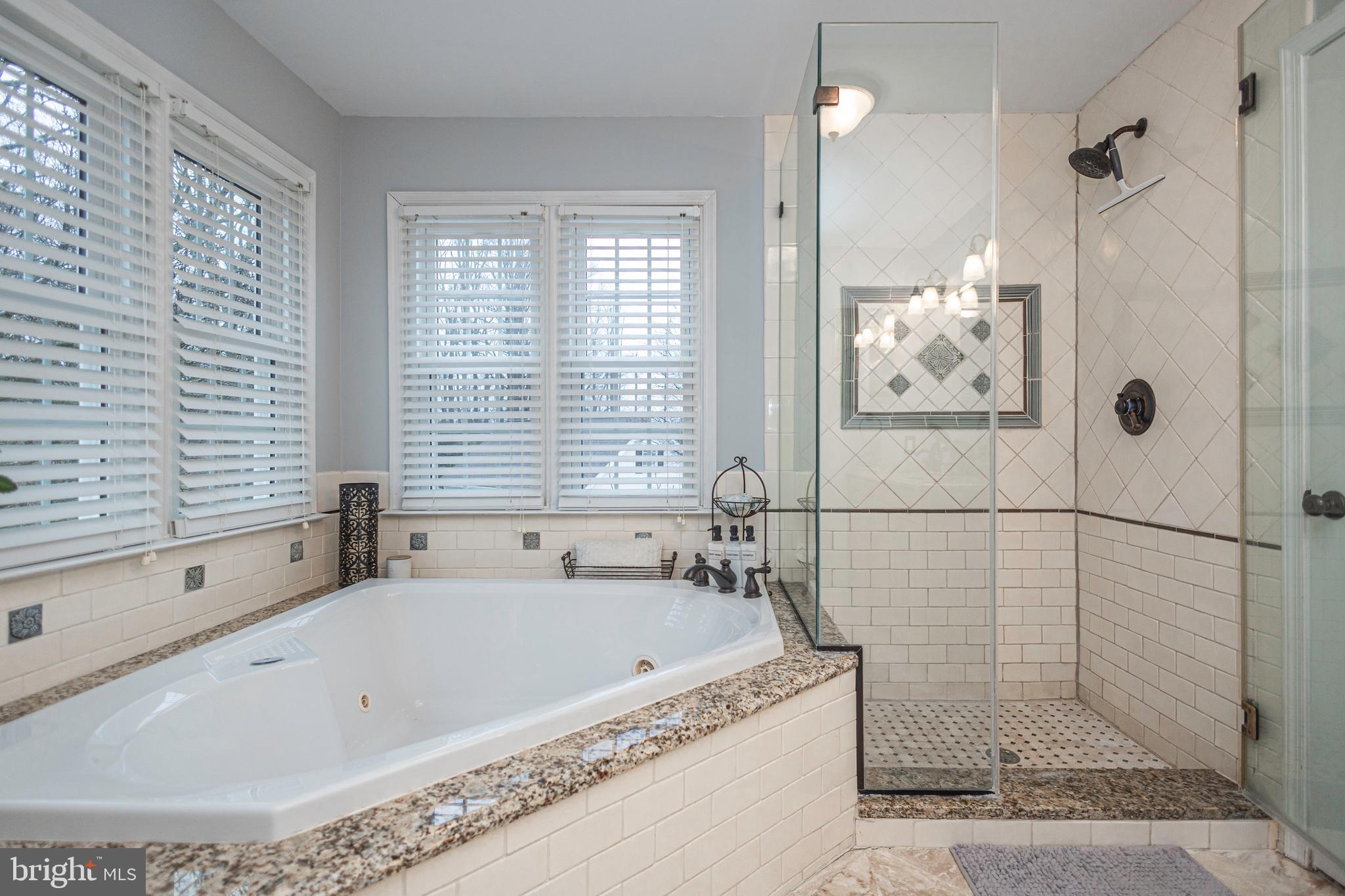 MAPLE GLEN HOLLOW - Residential