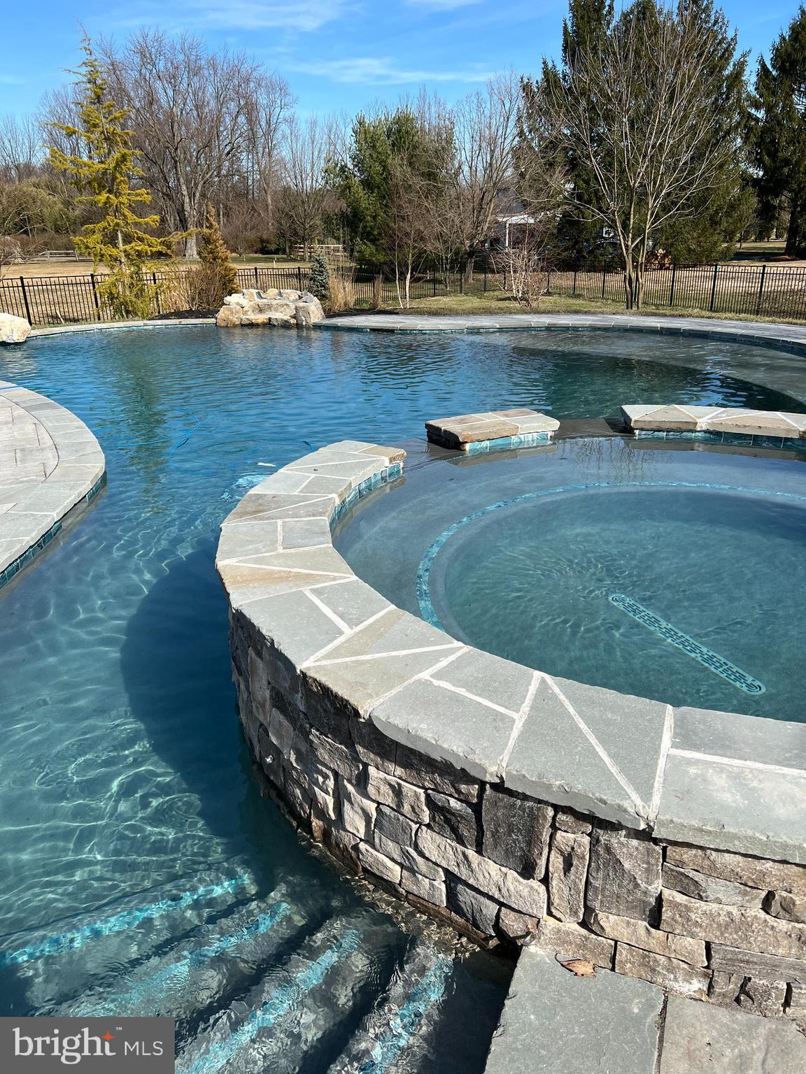 MAPLE GLEN HOLLOW - Residential