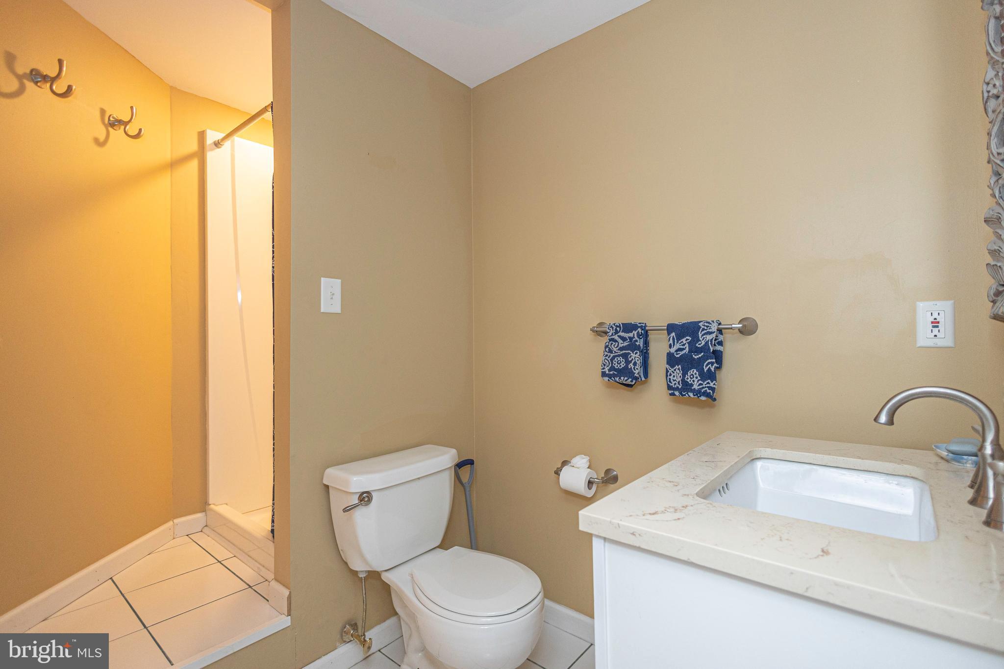 MAPLE GLEN HOLLOW - Residential