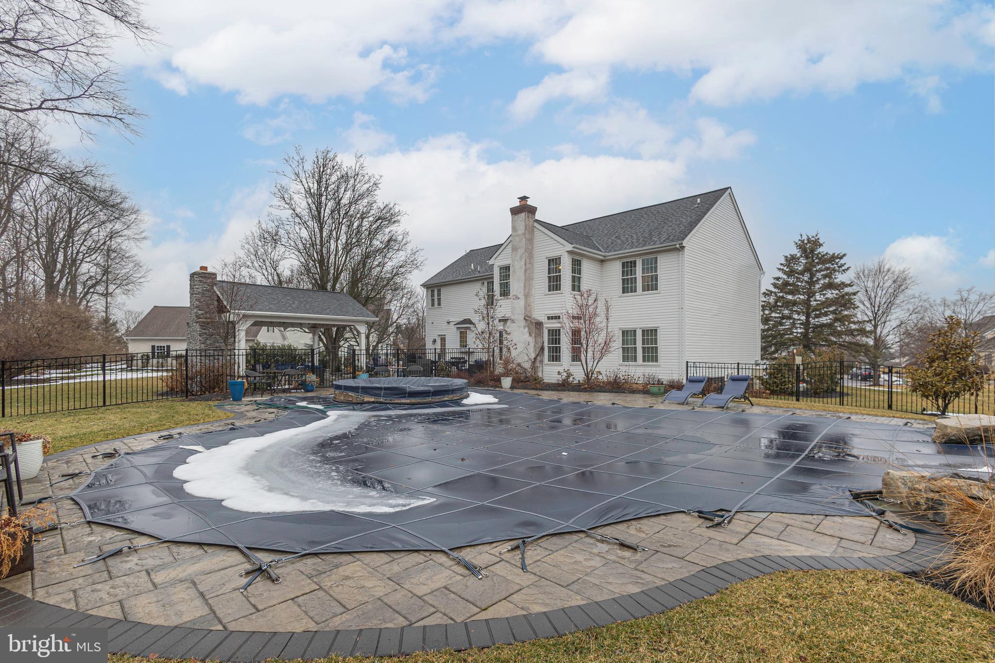 MAPLE GLEN HOLLOW - Residential