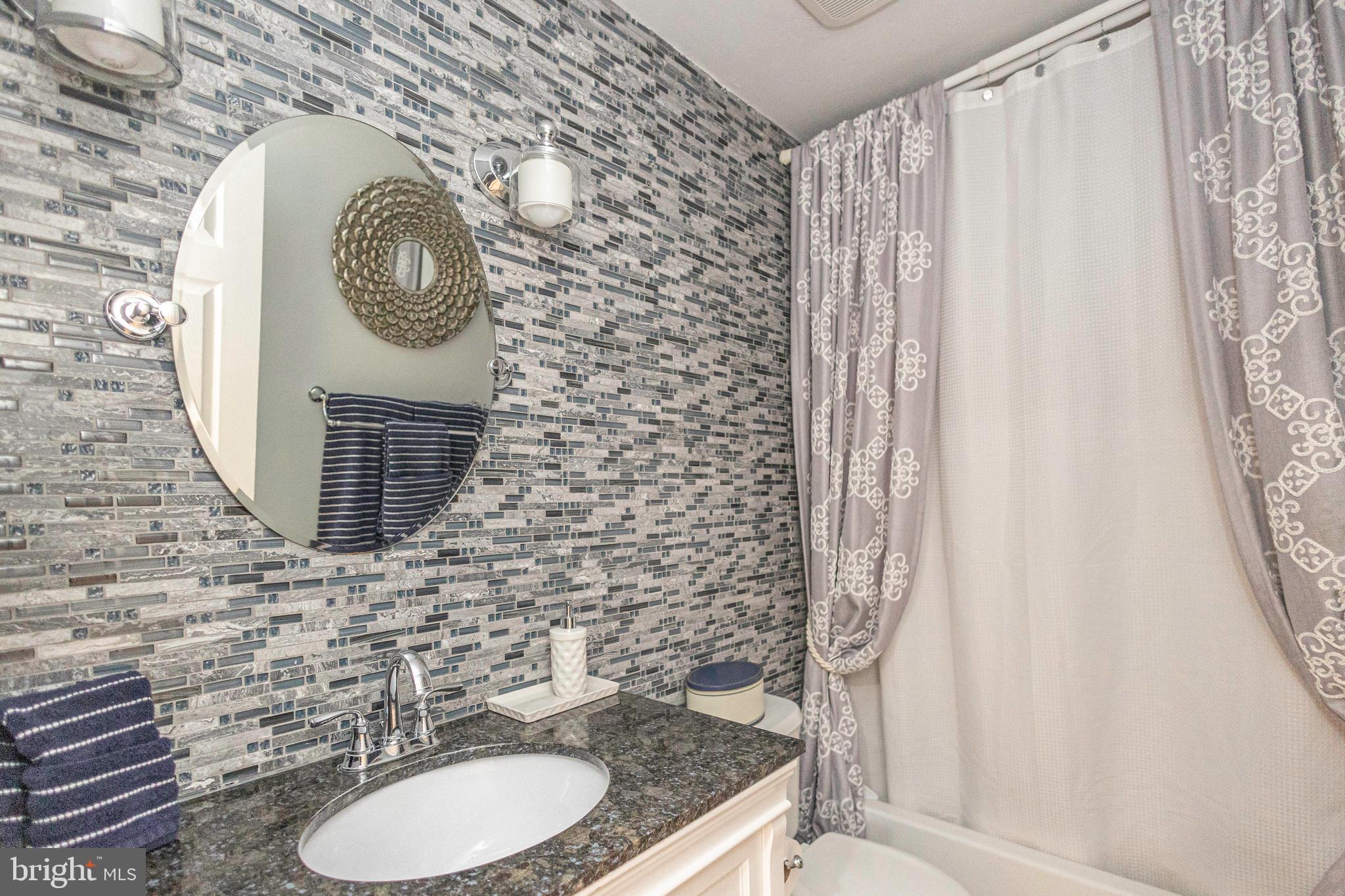 MAPLE GLEN HOLLOW - Residential