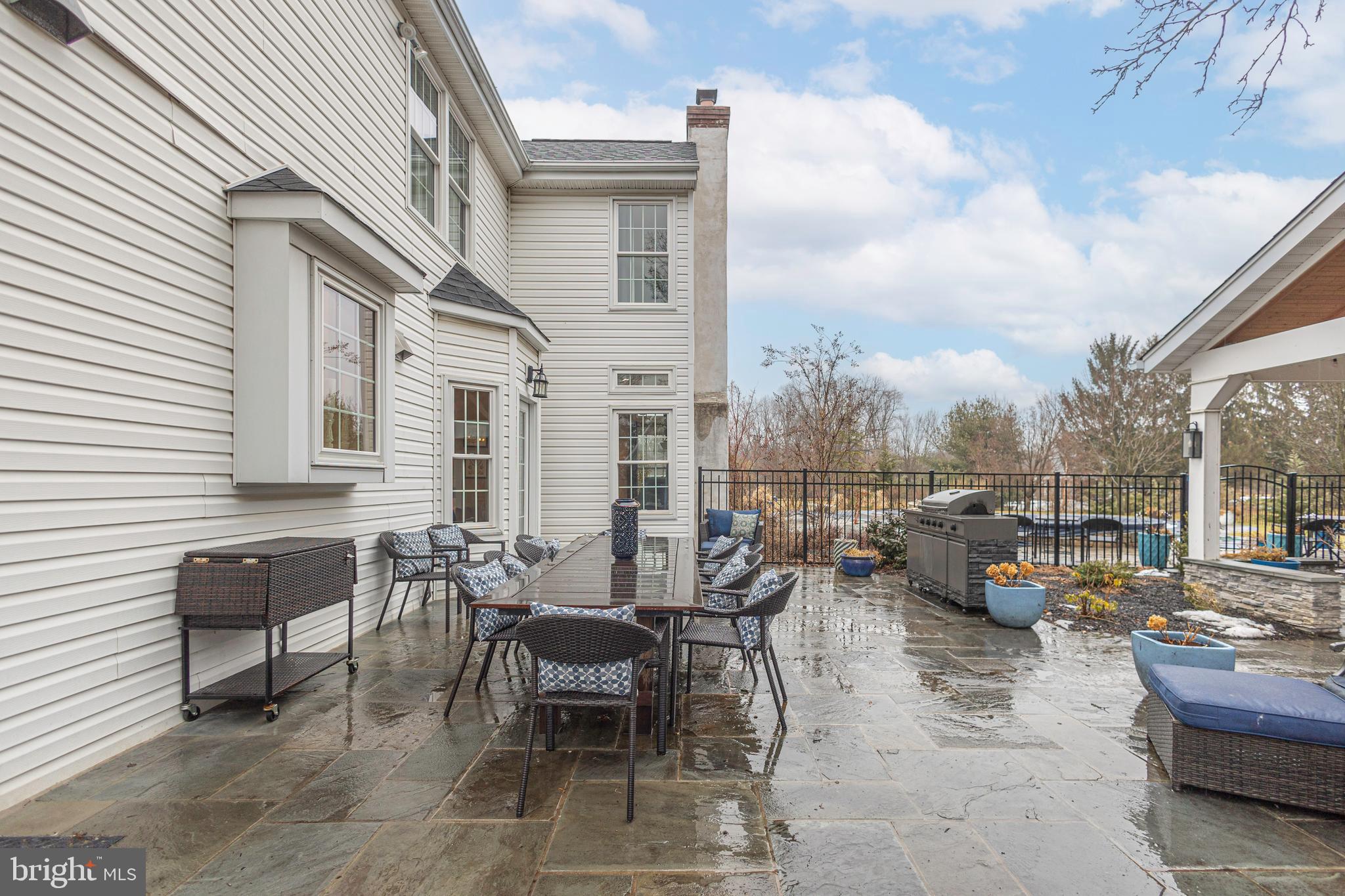 MAPLE GLEN HOLLOW - Residential