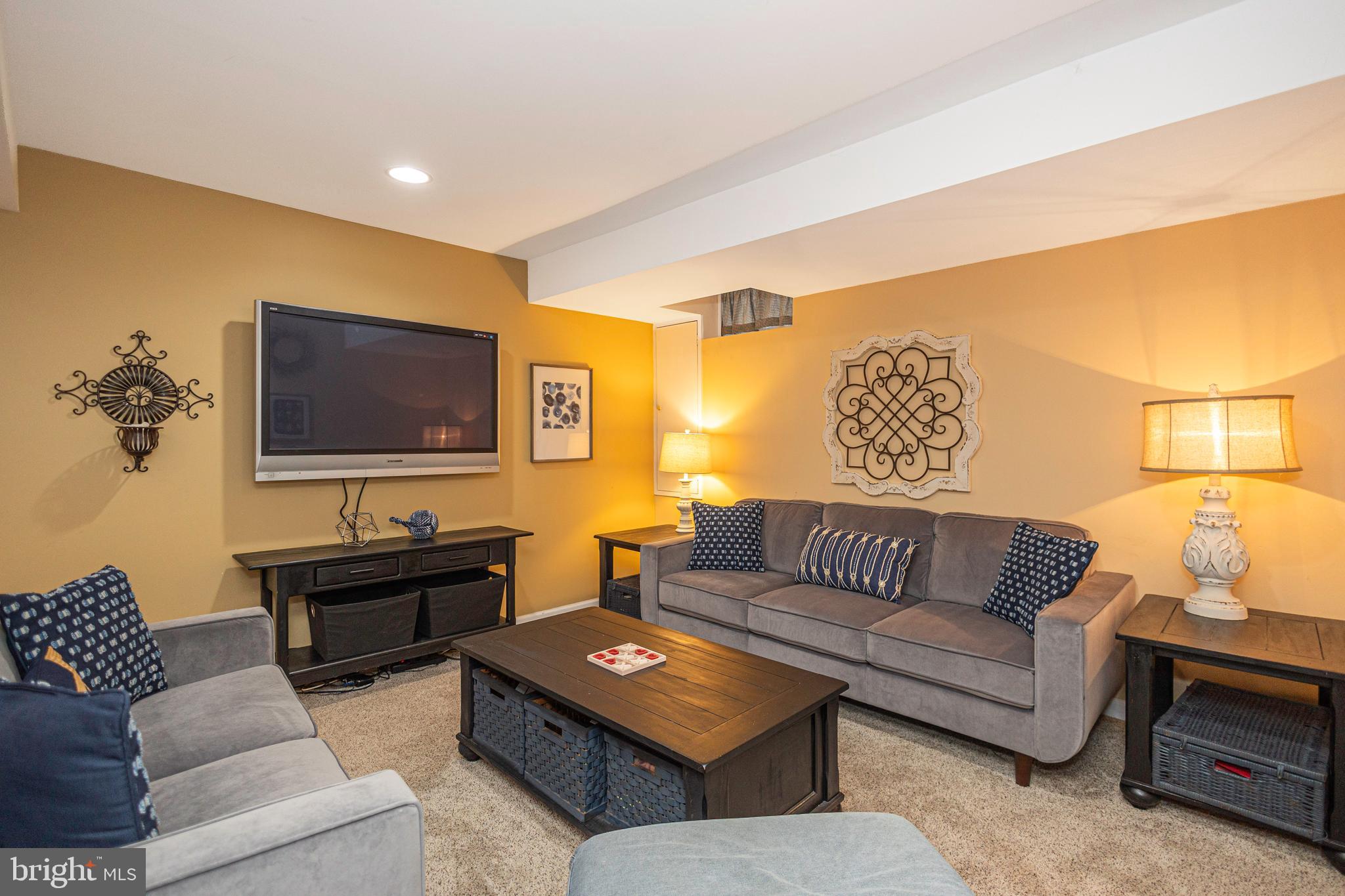 MAPLE GLEN HOLLOW - Residential