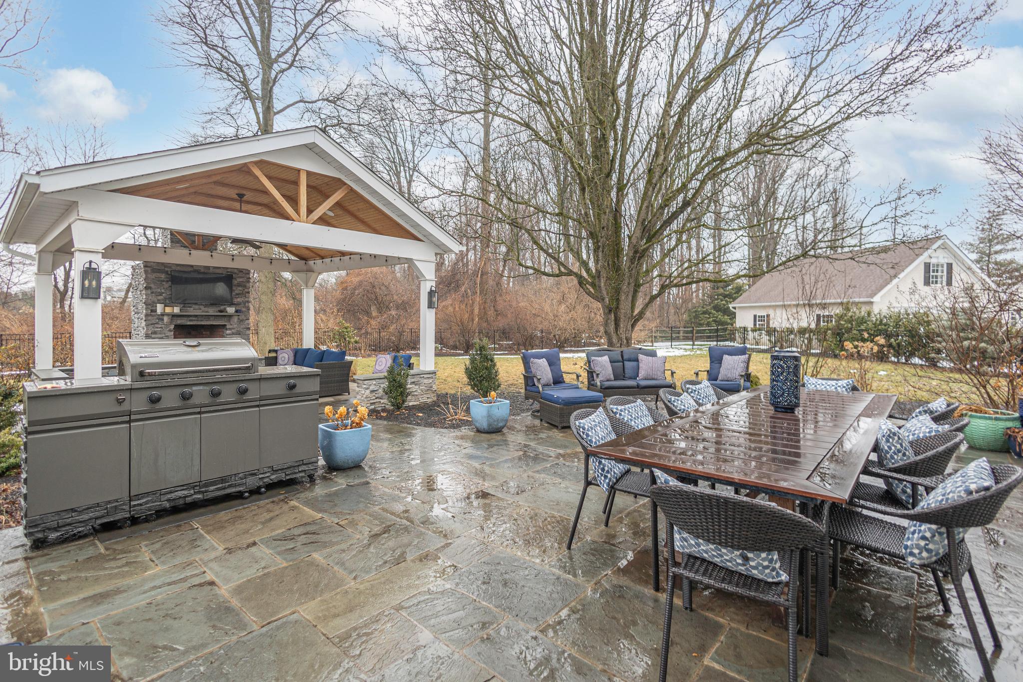 MAPLE GLEN HOLLOW - Residential