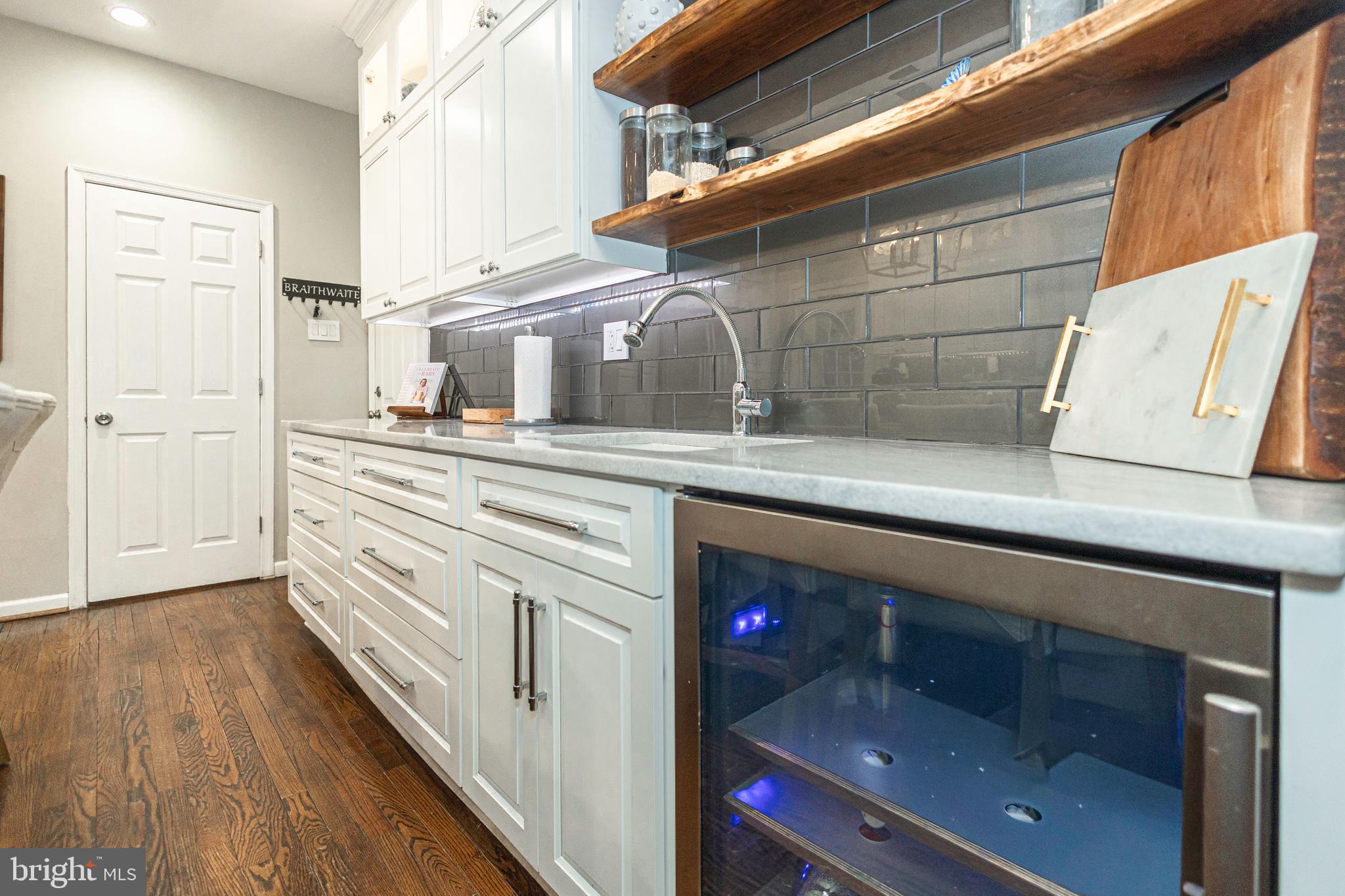 MAPLE GLEN HOLLOW - Residential