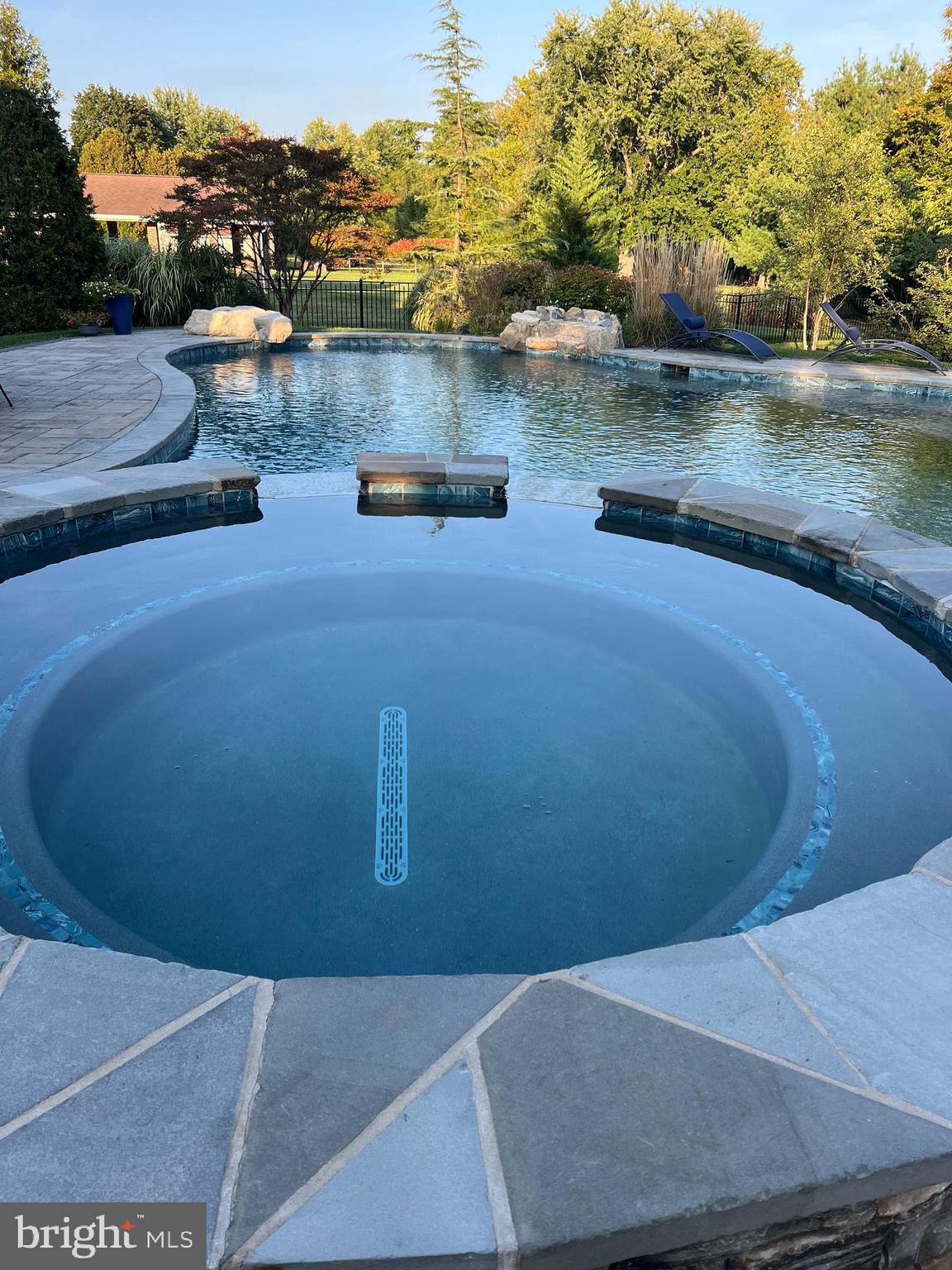 MAPLE GLEN HOLLOW - Residential