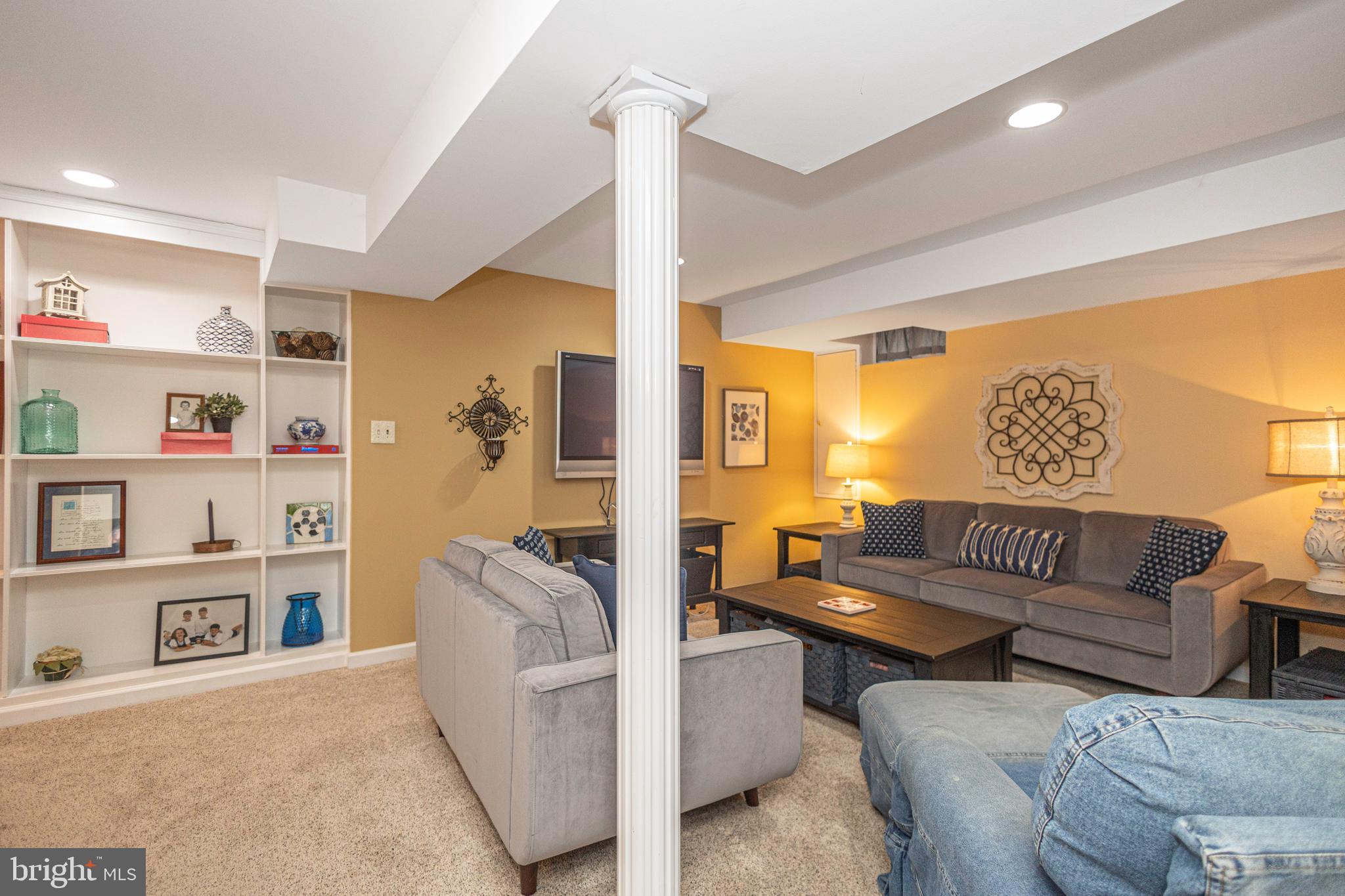 MAPLE GLEN HOLLOW - Residential