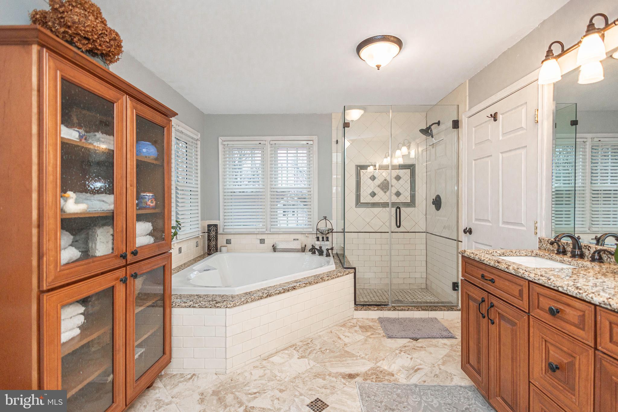 MAPLE GLEN HOLLOW - Residential