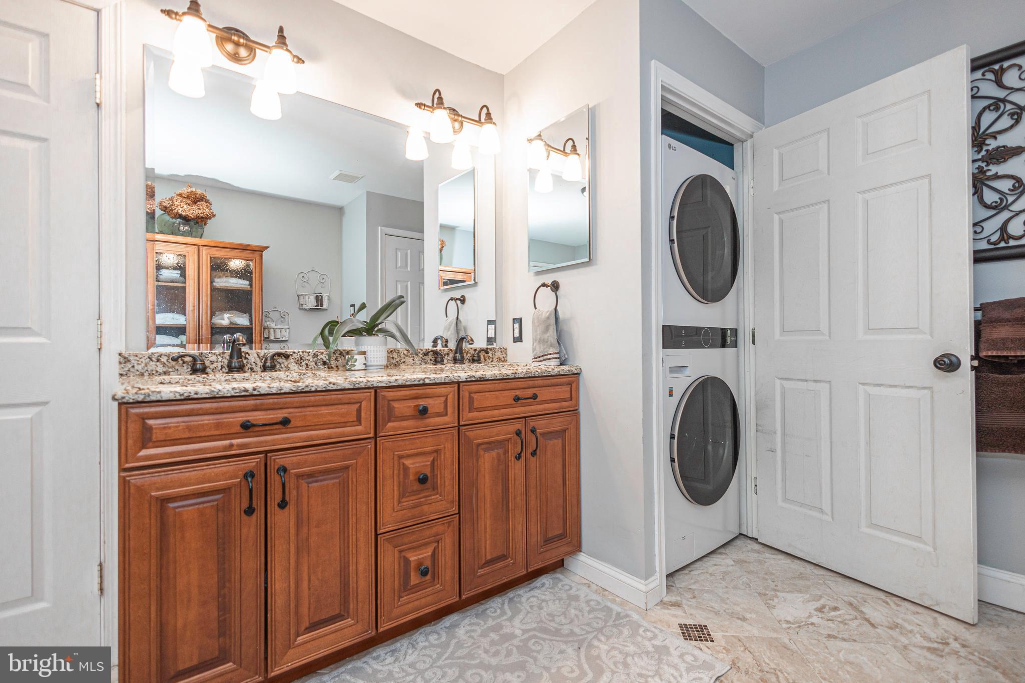 MAPLE GLEN HOLLOW - Residential