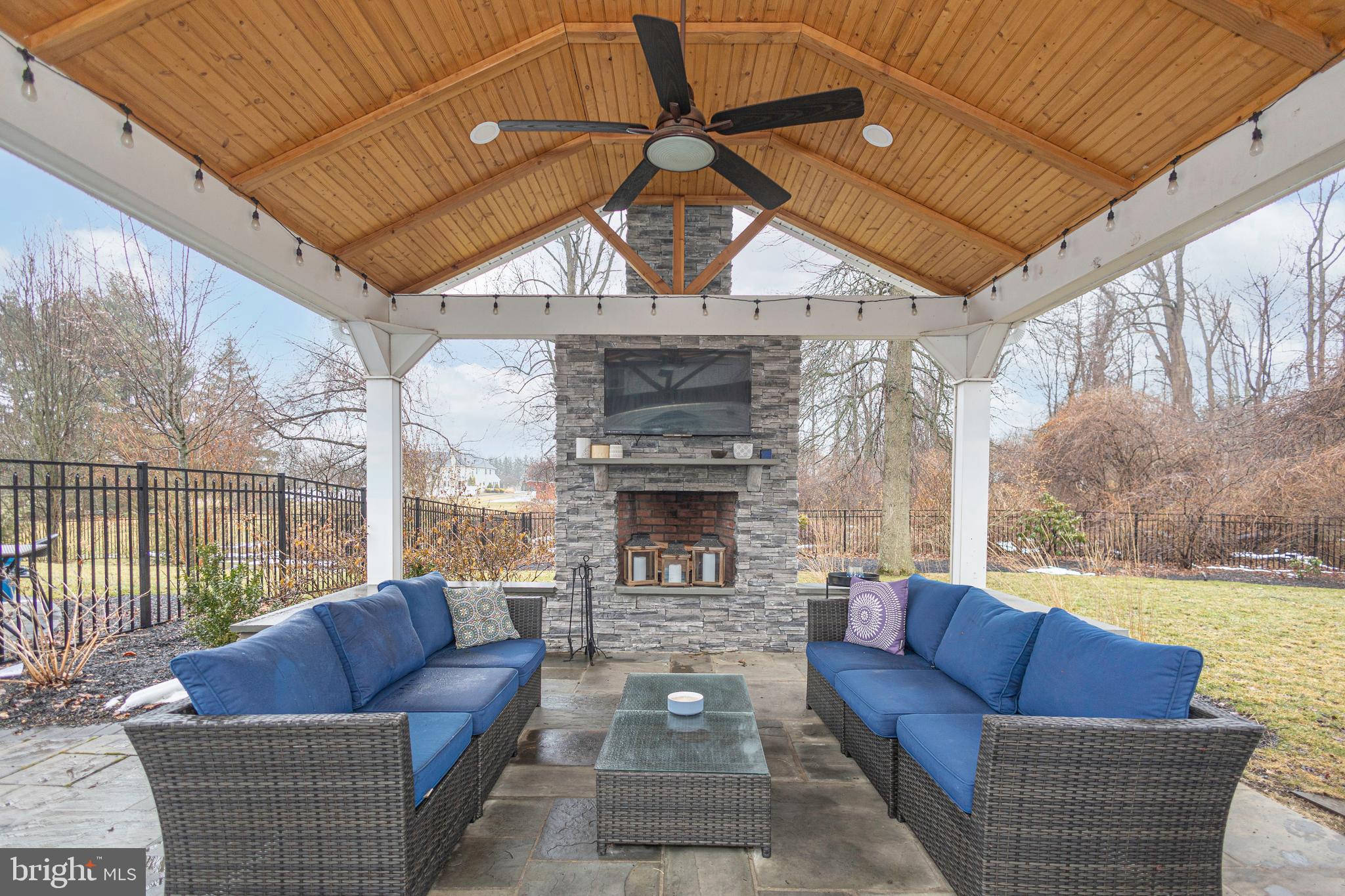 MAPLE GLEN HOLLOW - Residential