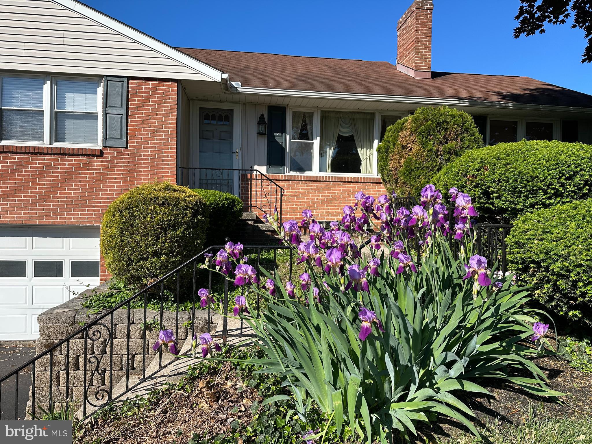 1748 CRESCENT ROAD