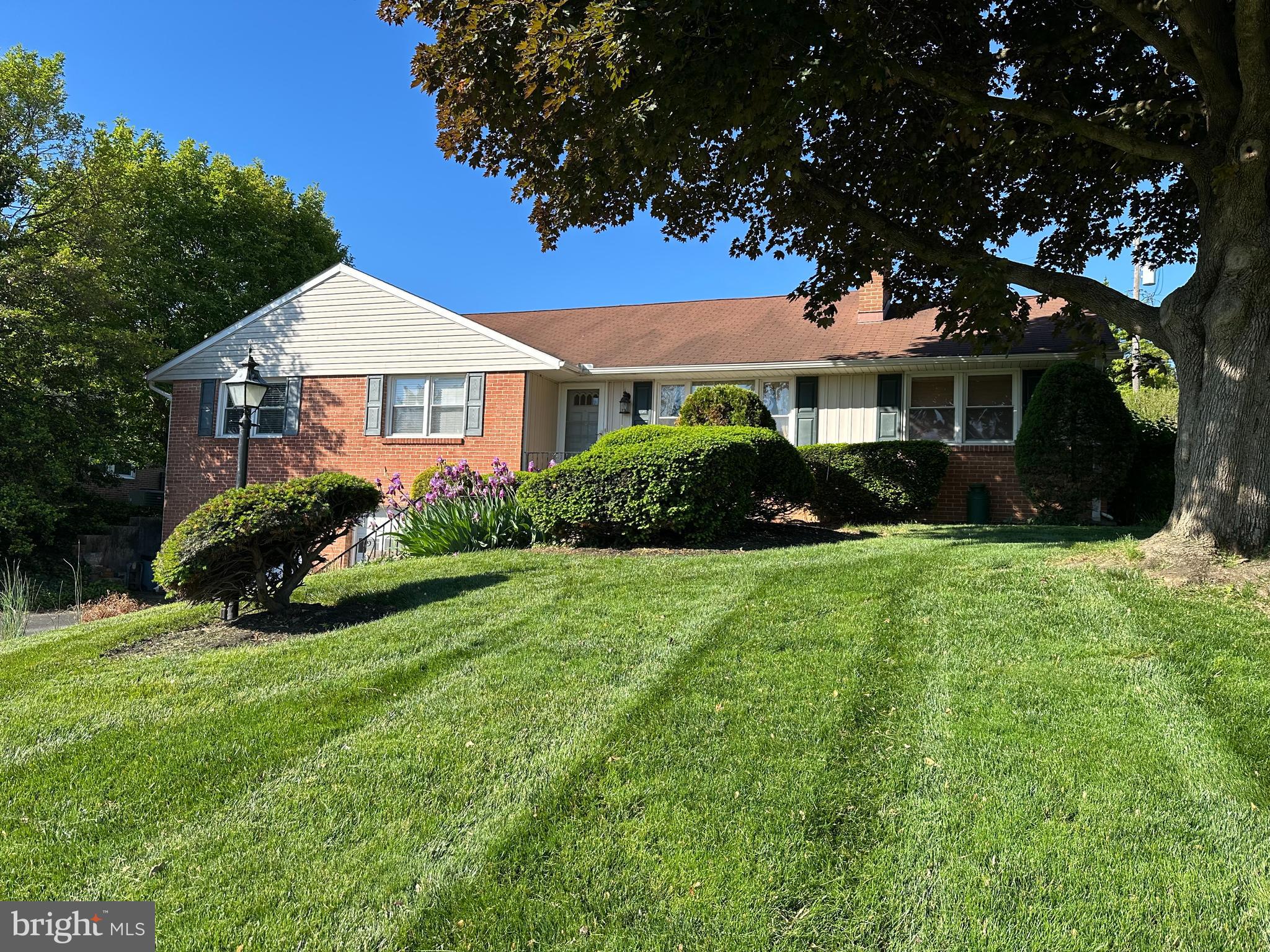1748 CRESCENT ROAD