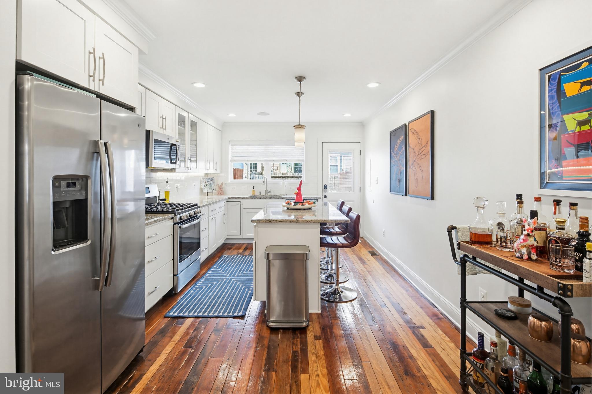 LOCUST POINT - Residential