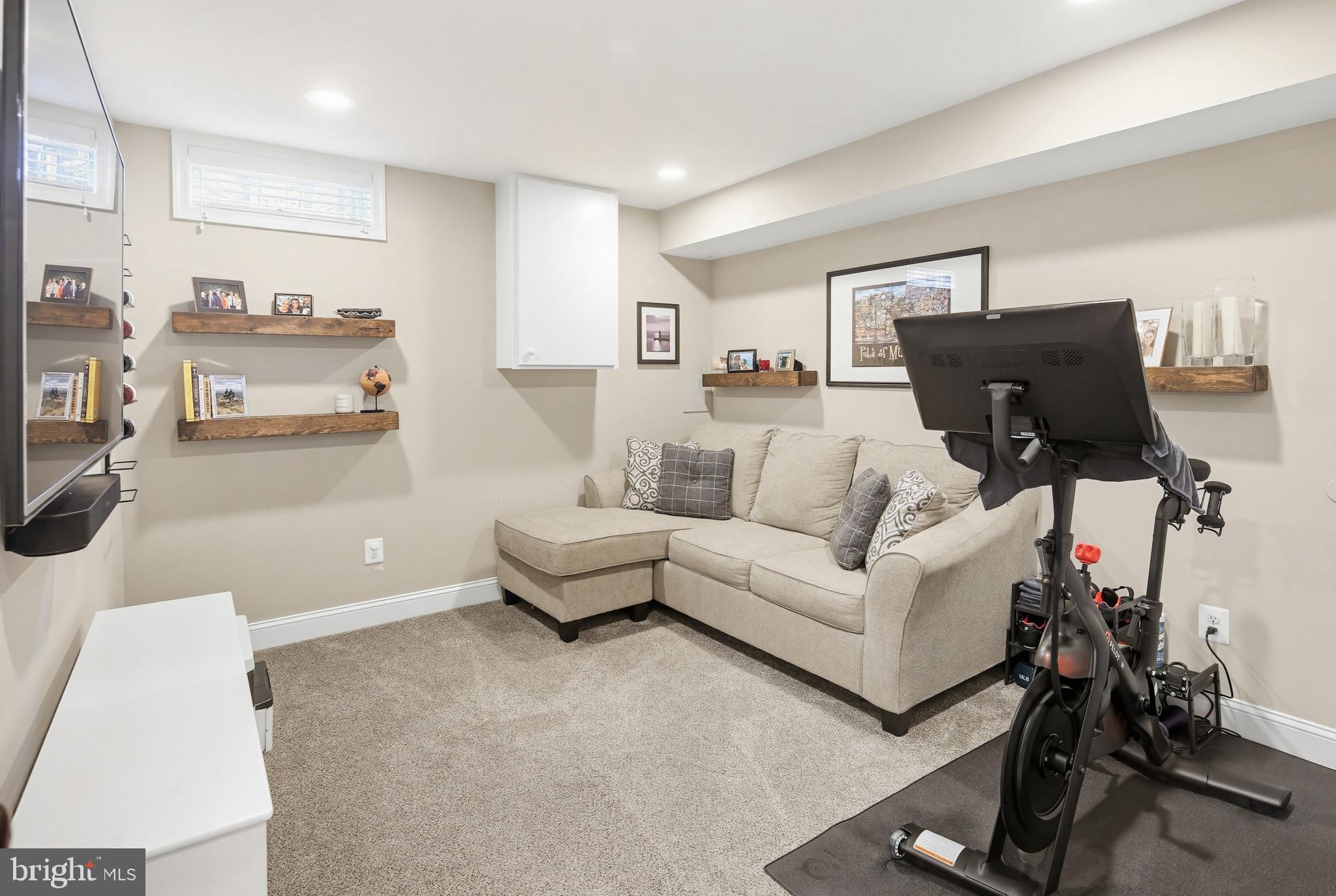 LOCUST POINT - Residential