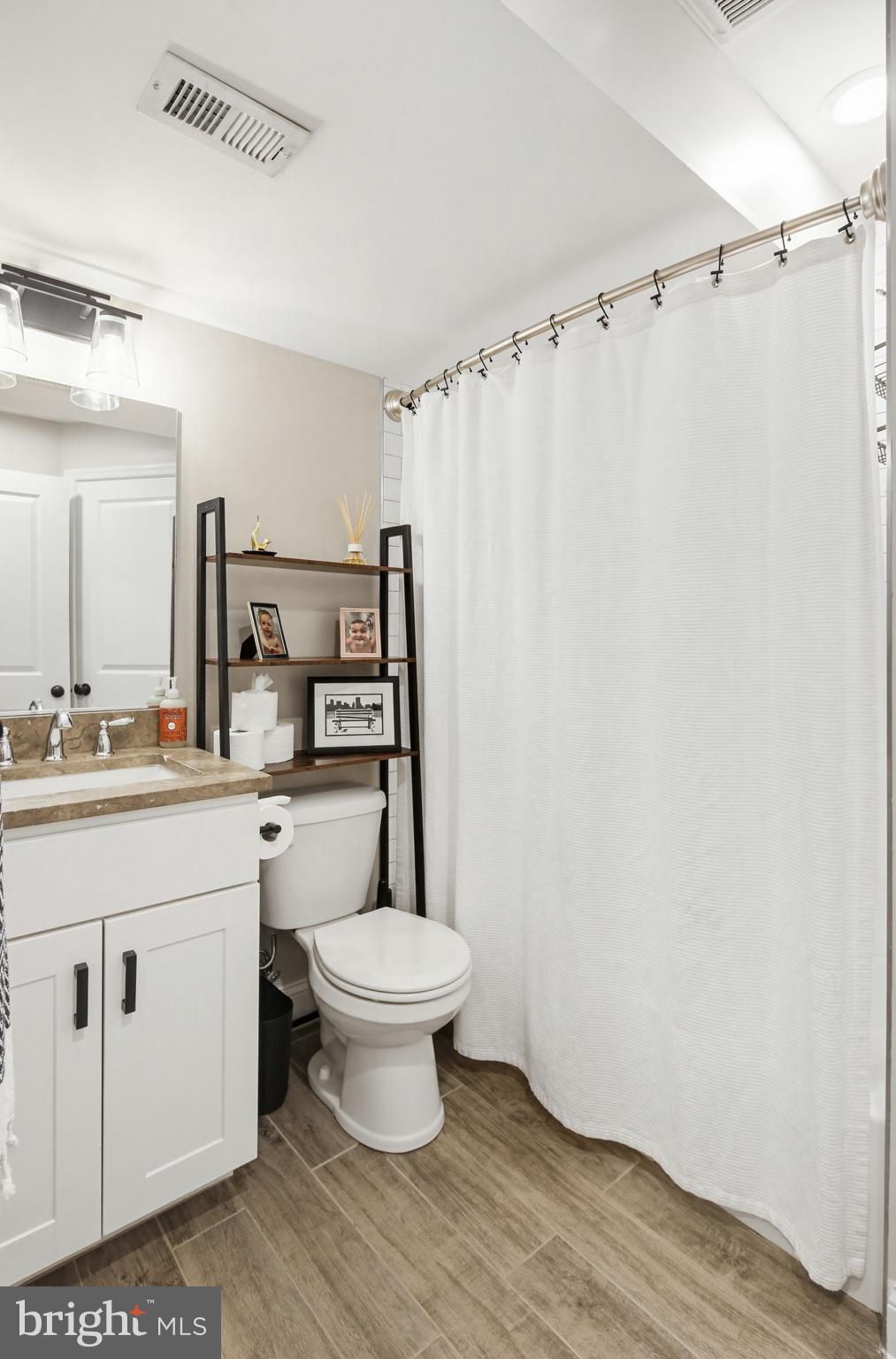 LOCUST POINT - Residential