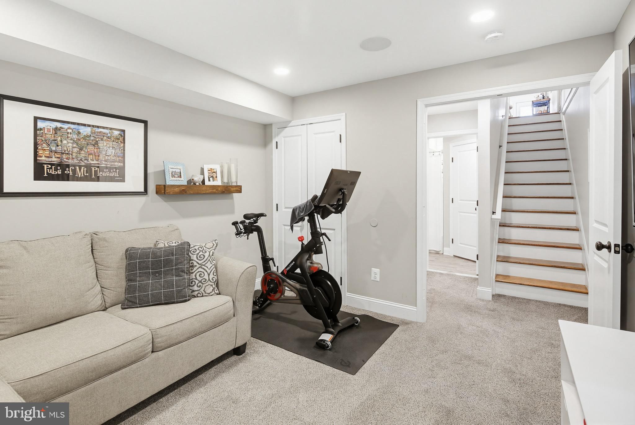 LOCUST POINT - Residential