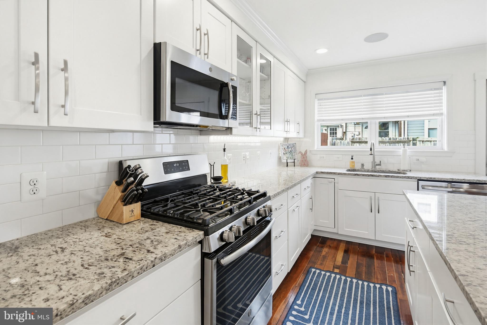 LOCUST POINT - Residential