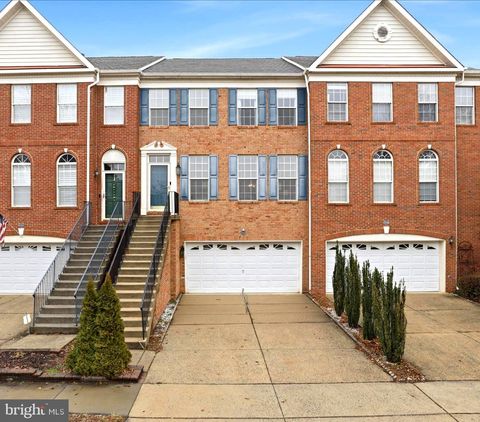 Townhouse For Sale - 25524 Crossfield Drive<br/> CHANTILLY, VA 20152