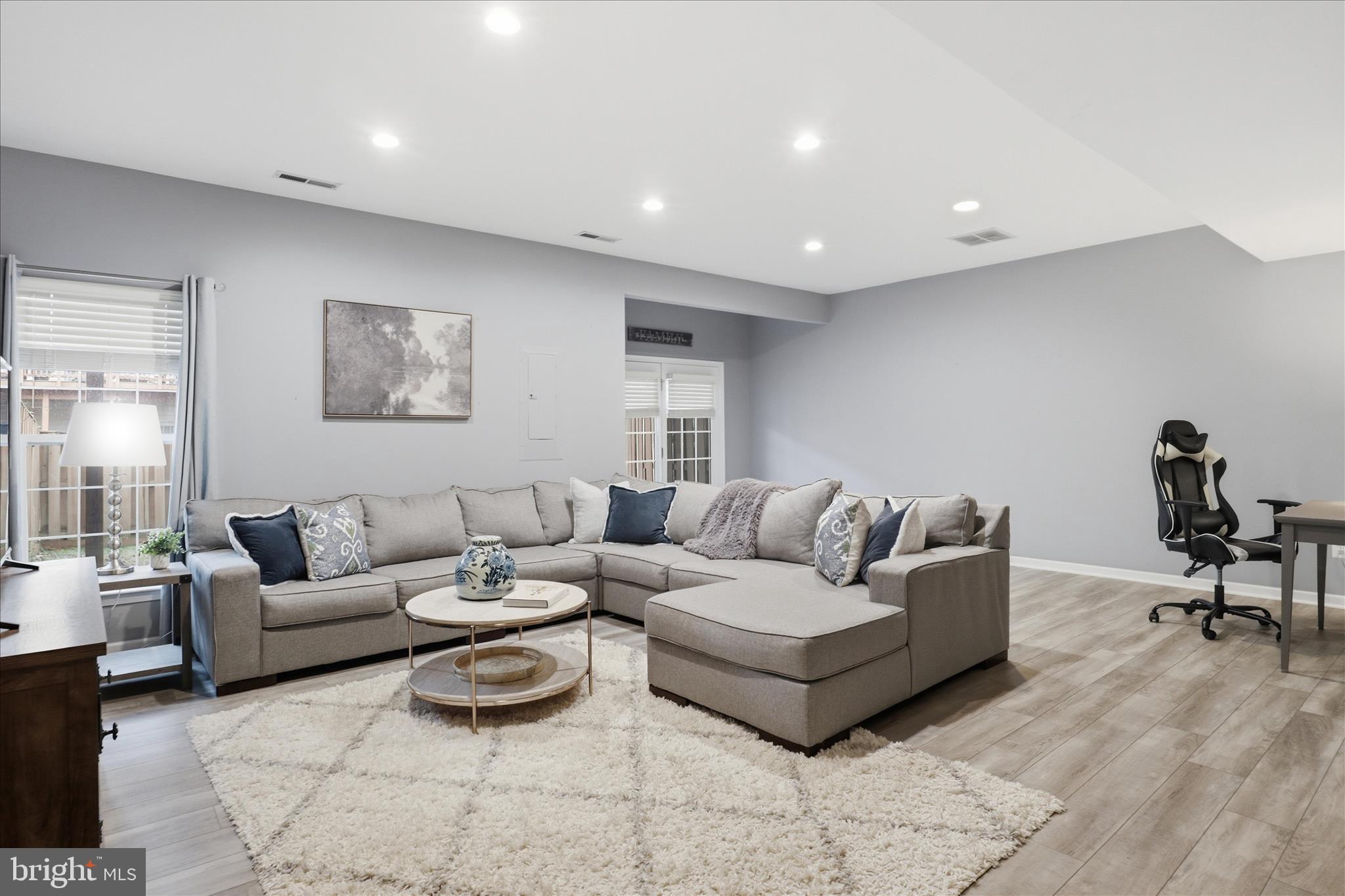 SOUTH RIDING - Residential