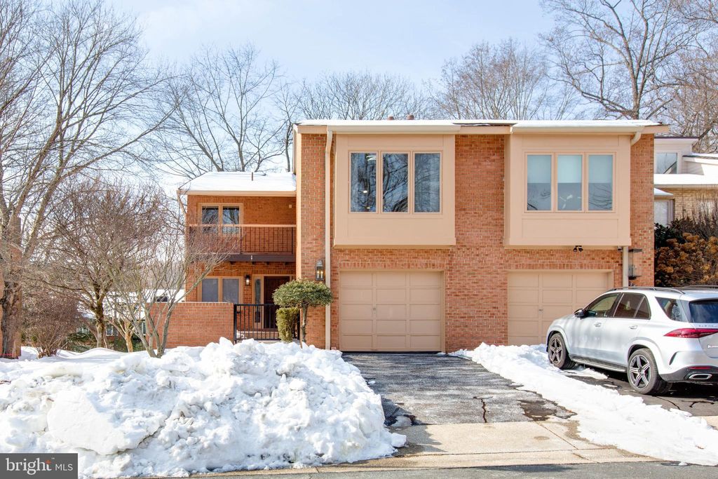 Photo of 7824 Whiterim Terrace, POTOMAC, MD 20854 (MLS # MDMC2215054)